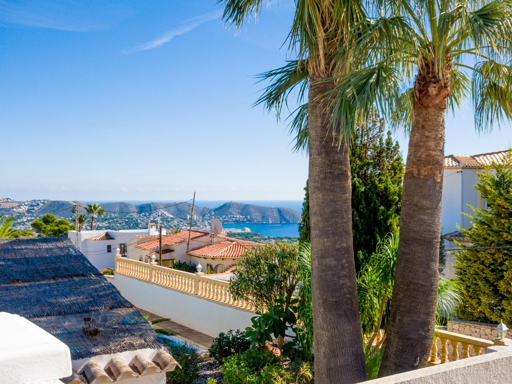 Villa en Benissa con Vistas al Mar y Apartamento de Huéspedes Independiente