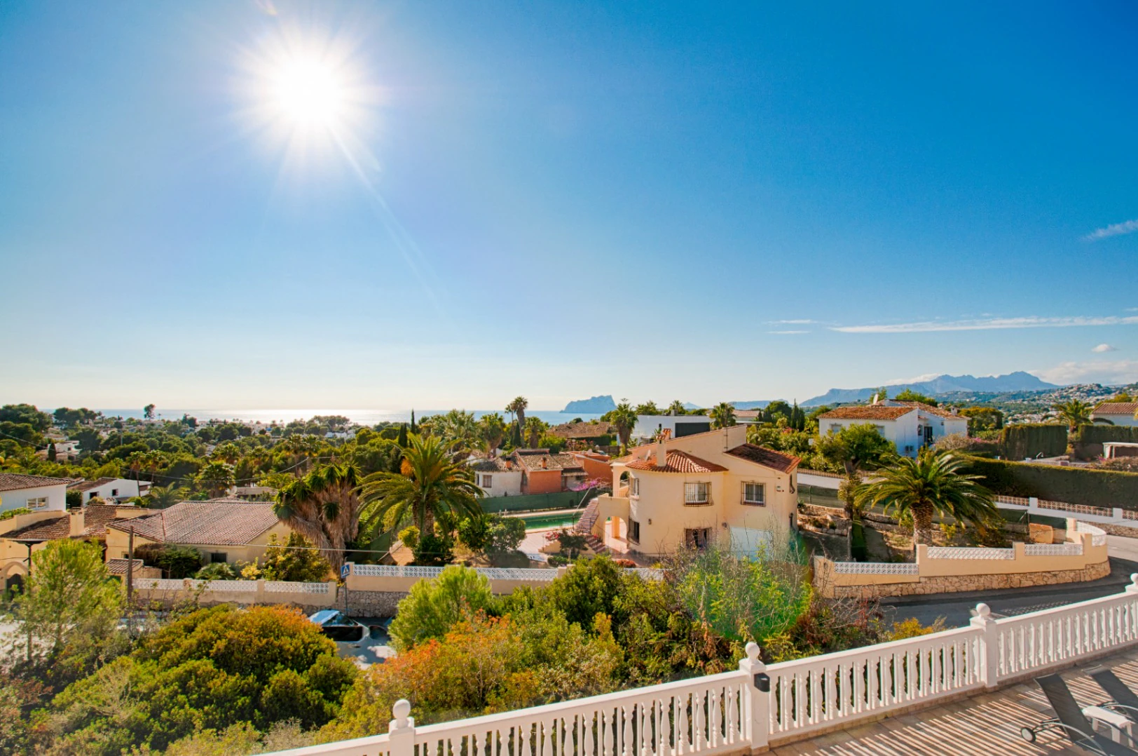 Gran villa elegante con vistas al mar en venta en Moraira