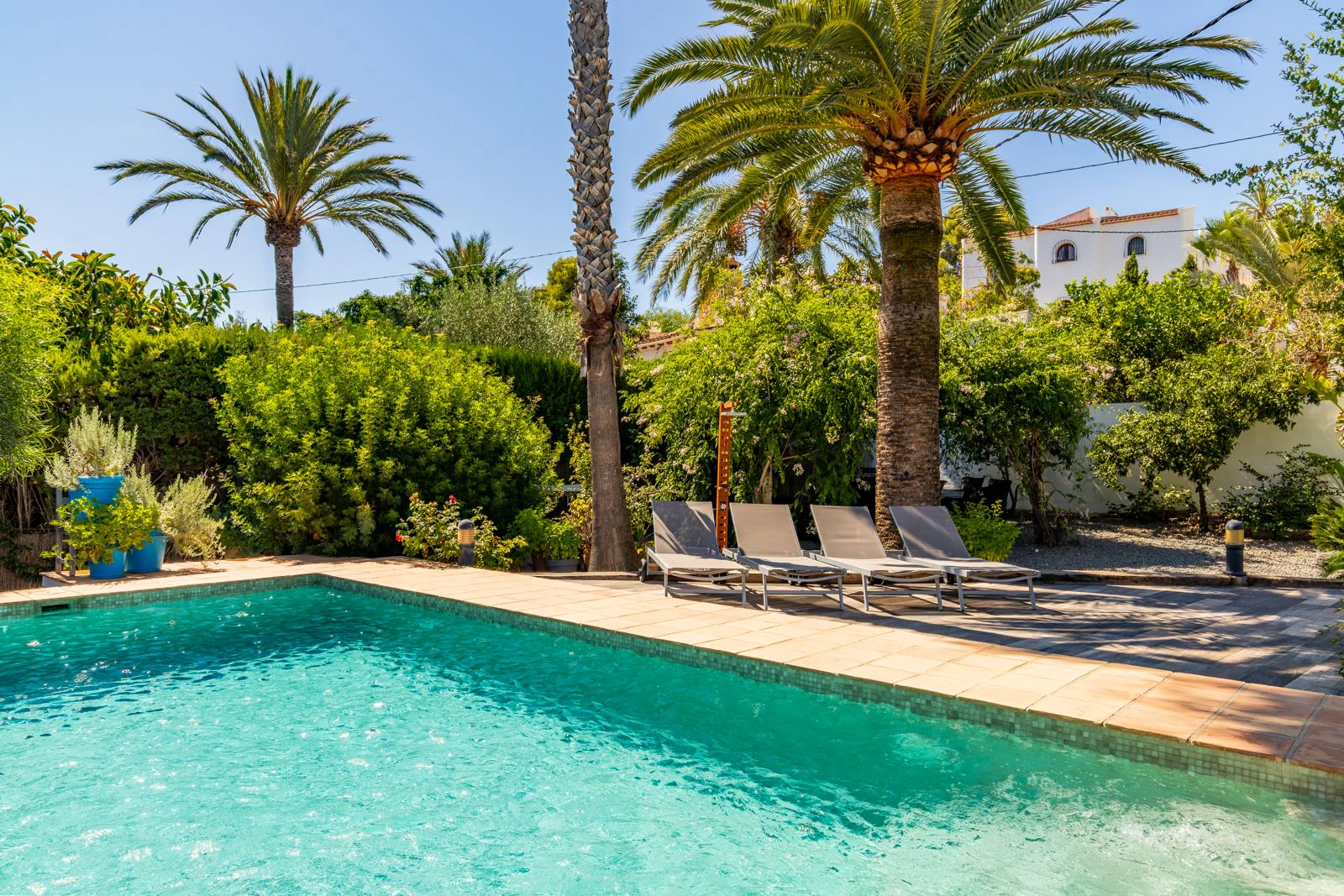 Villa de estilo Mediterráneo a solo 300 metros del mar en Baladrar, Benissa.