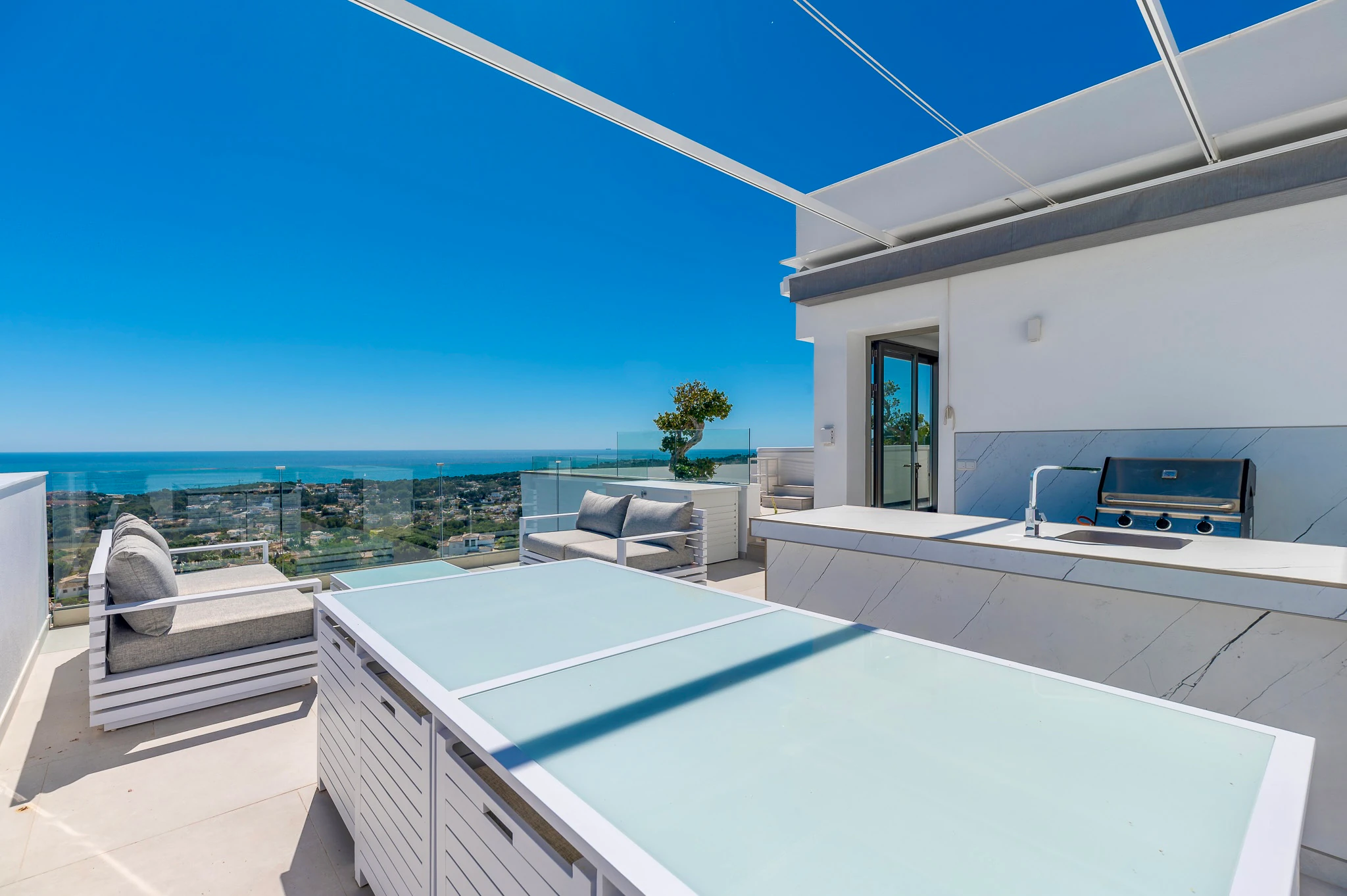 Excepcional Villa de Lujo en Moraira – Donde el Diseño, la Tecnología y las Vistas al Mar se Unen