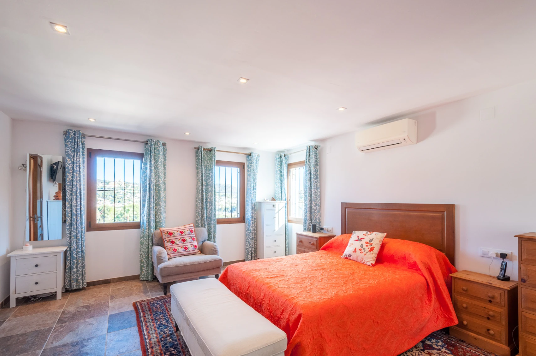 Villa con Vista al Mar en Venta en Moraira a Distancia Caminando de la Playa