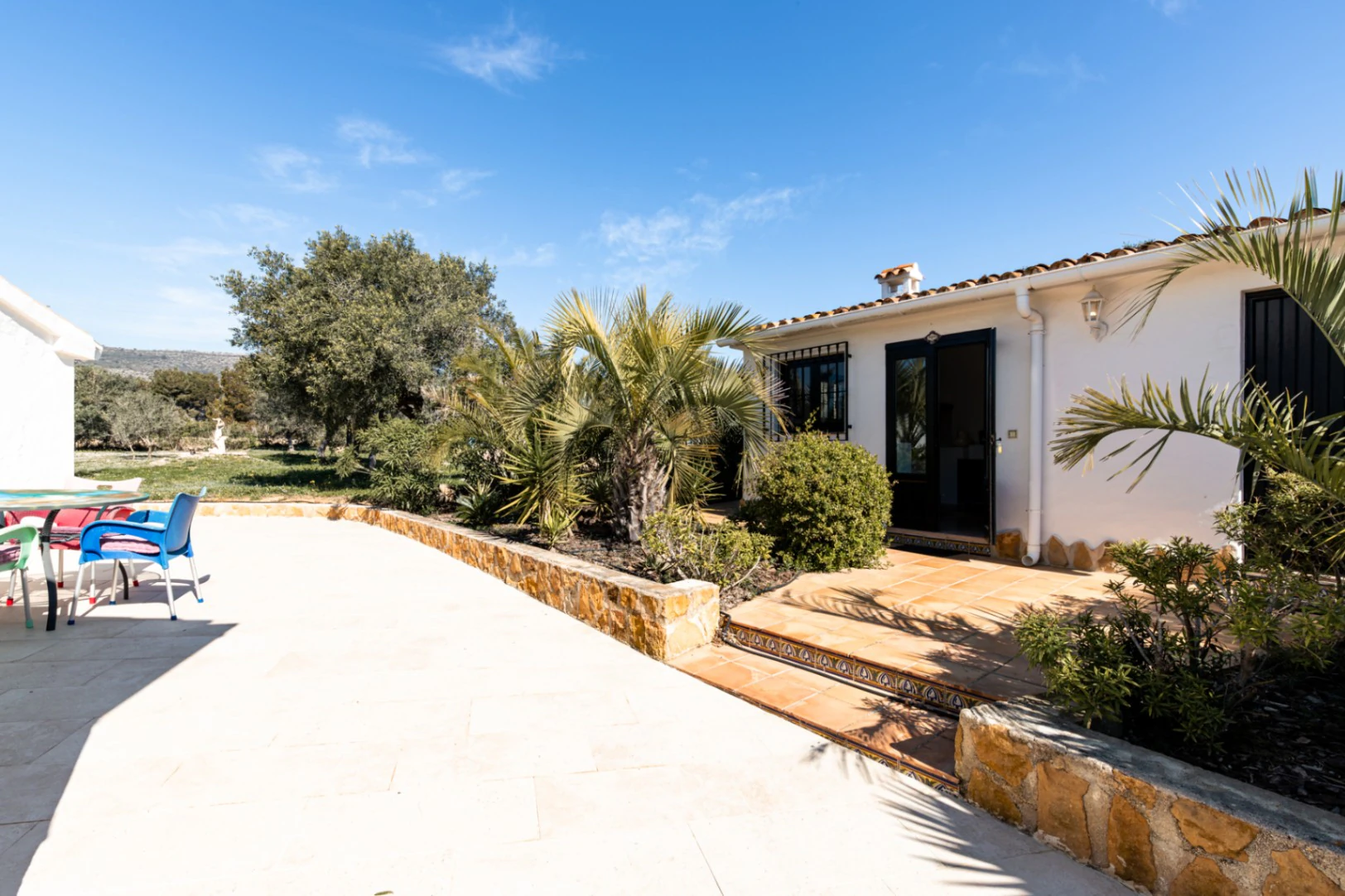 Encantadora Finca de 4 Dormitorios en Venta en Teulada
