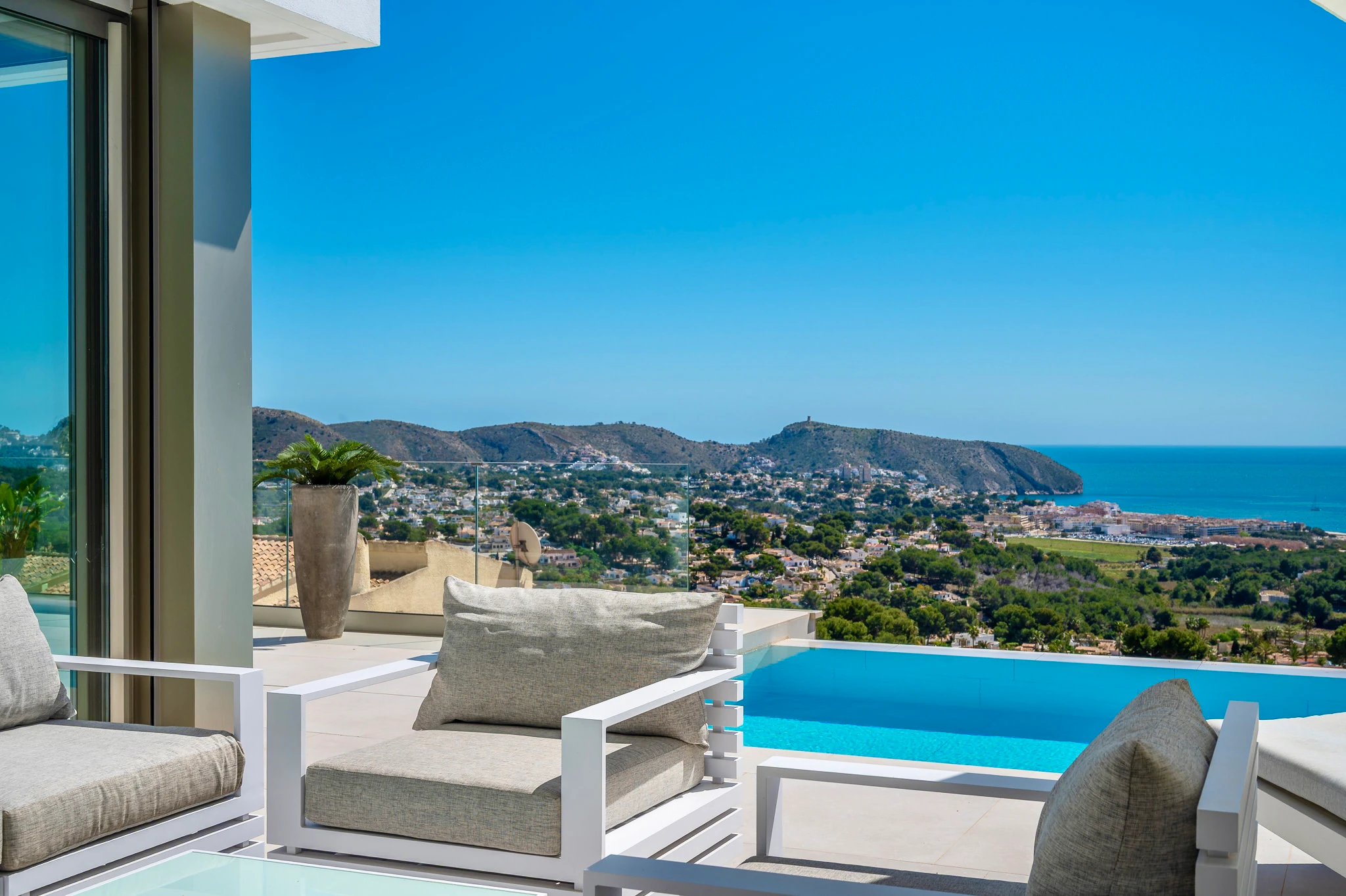 Excepcional Villa de Lujo en Moraira – Donde el Diseño, la Tecnología y las Vistas al Mar se Unen