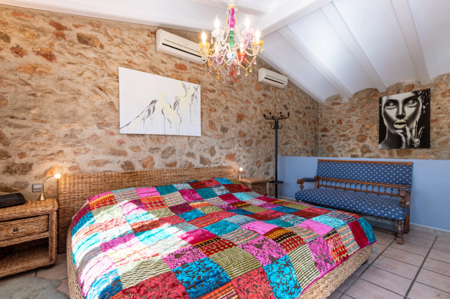 Encantadora Finca de 4 Dormitorios en Venta en Teulada