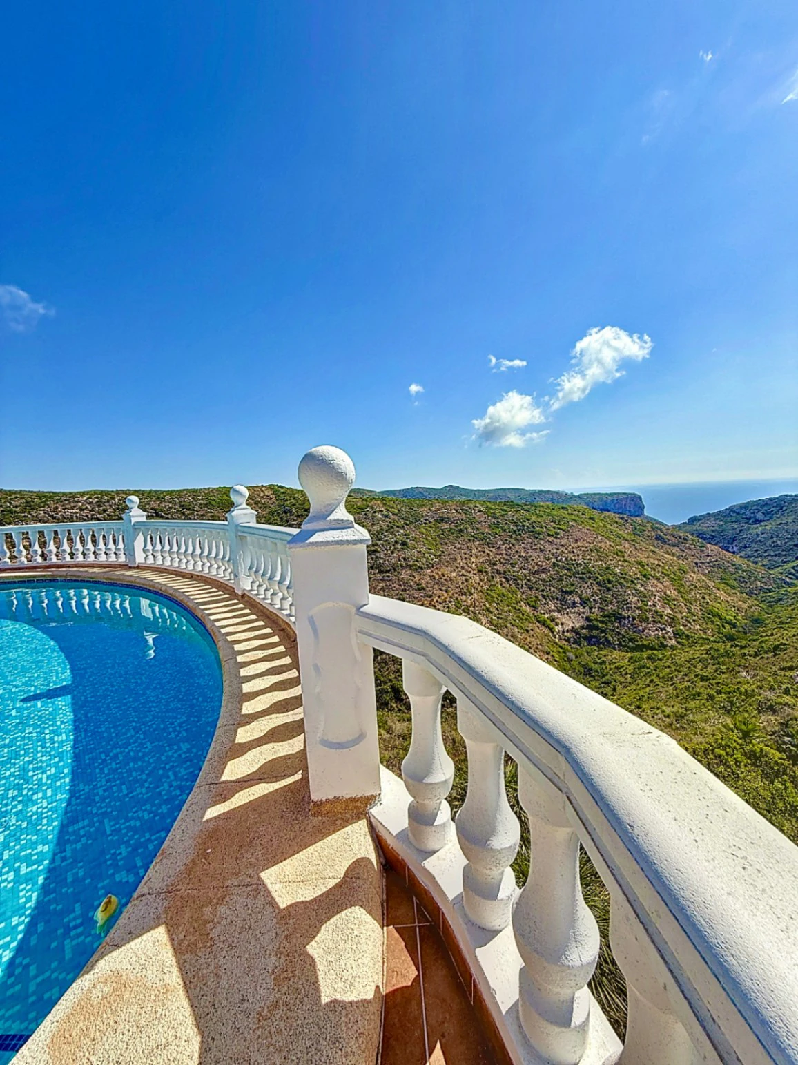 Villa de 3 dormitorios y 3 baños con vista al mar, con vistas al parque natural en Cumbre del Sol.