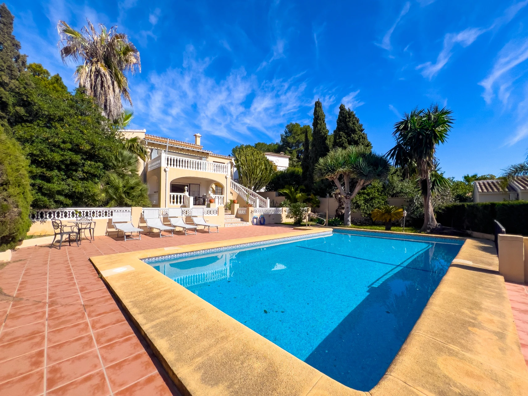 Villa con Vista al Mar en Venta en Moraira a Poca Distancia del Centro