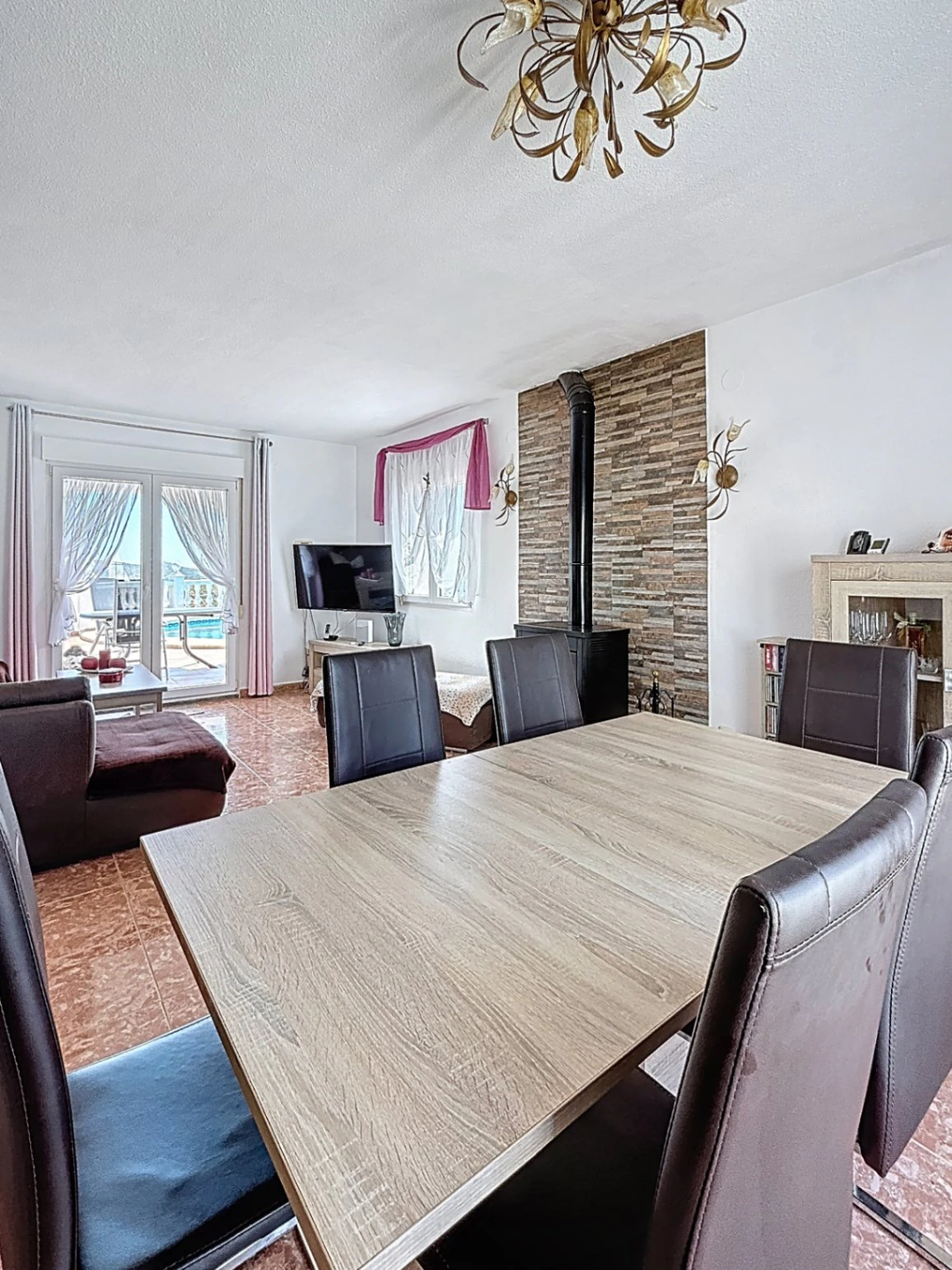Villa de 3 dormitorios y 3 baños con vista al mar, con vistas al parque natural en Cumbre del Sol.