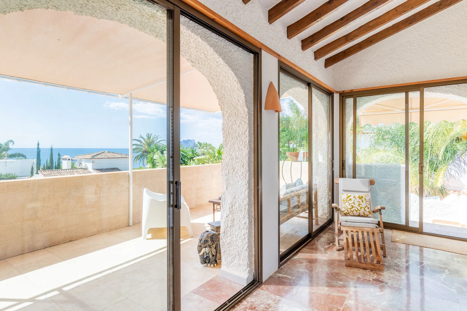 VILLA CON VISTAS AL MAR A 300 M DEL CENTRO DE MORAIRA