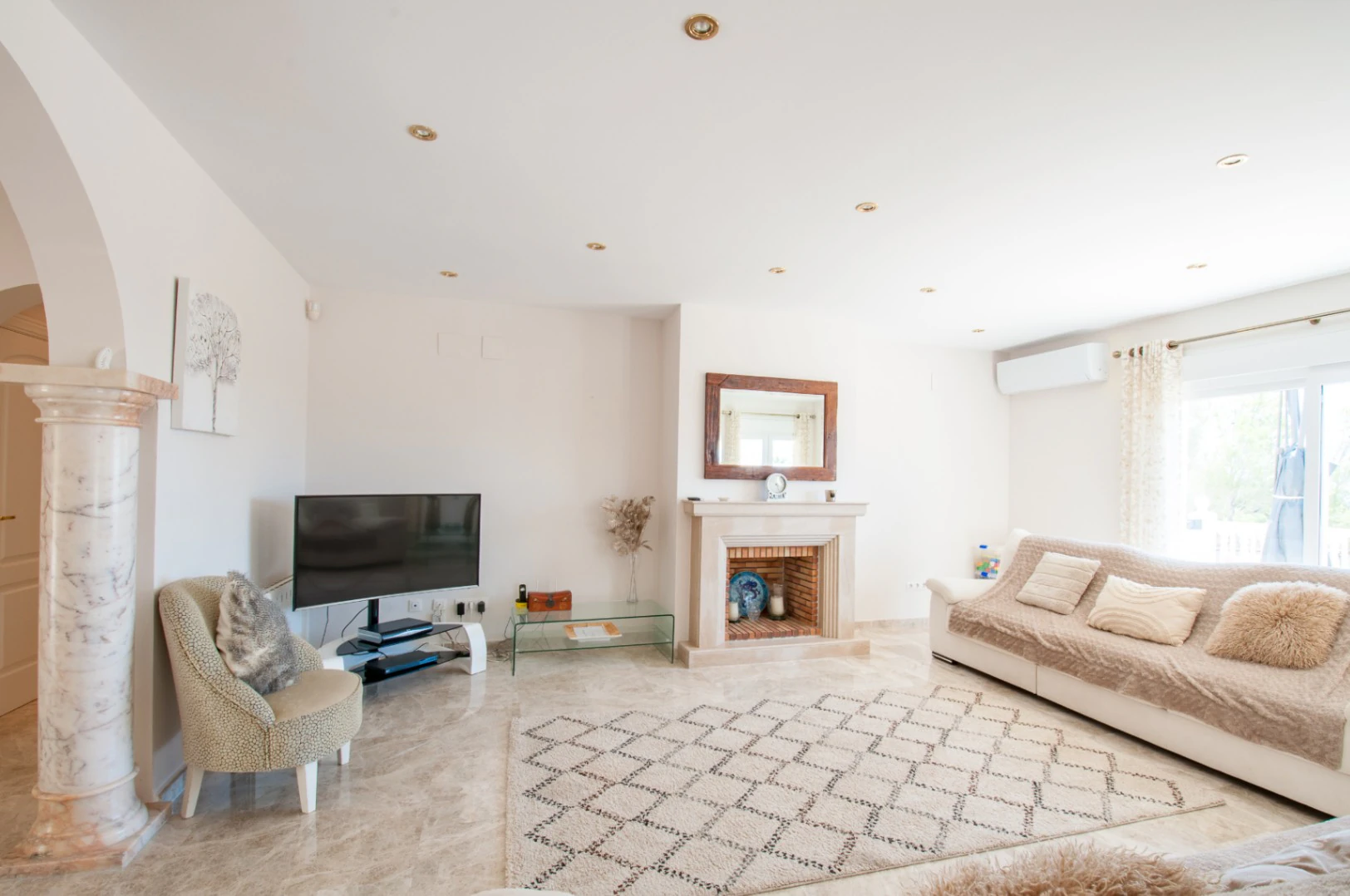 Gran villa elegante con vistas al mar en venta en Moraira