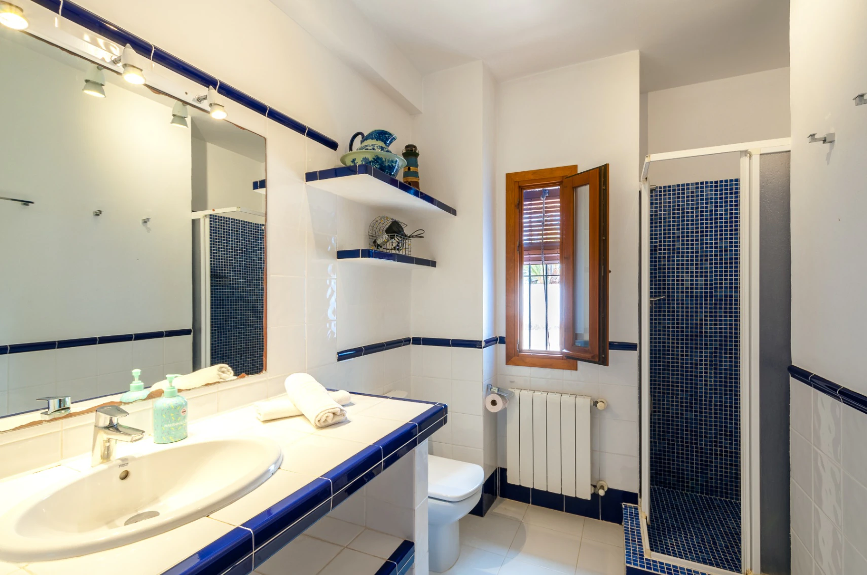Finca en Benissa en Venta en Amplia Parcela con Piscina y Casa de Huéspedes