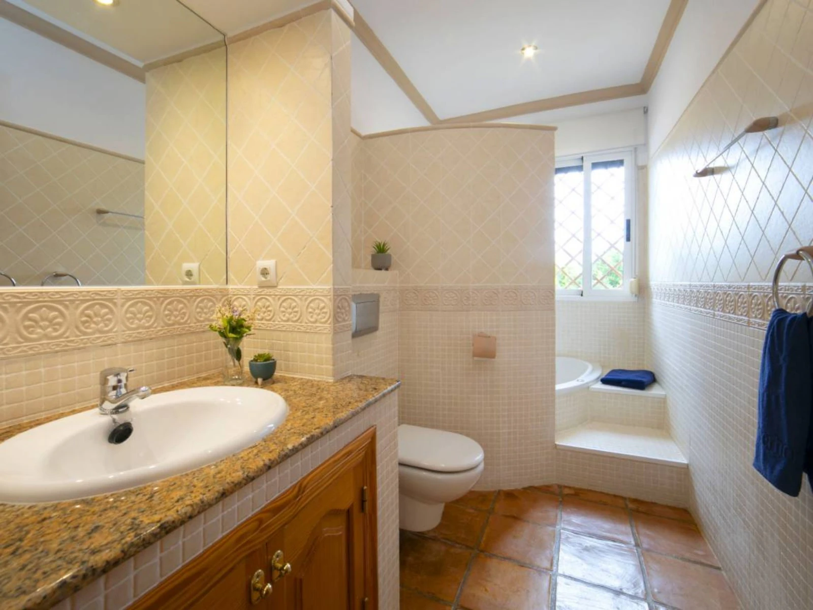 Chalet en venta de 4 dormitorios y piscina en Benissa, Alicante