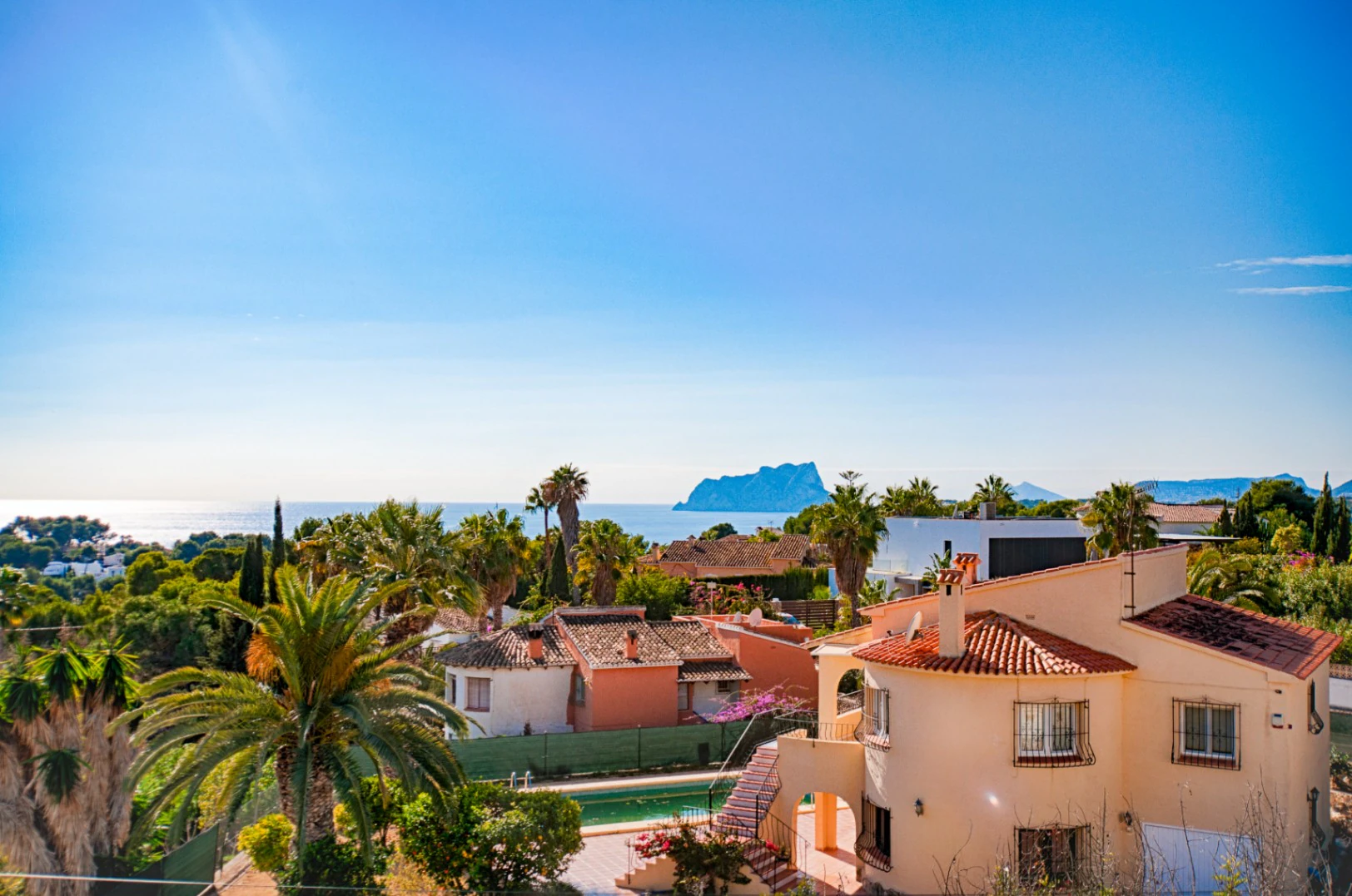 Gran villa elegante con vistas al mar en venta en Moraira