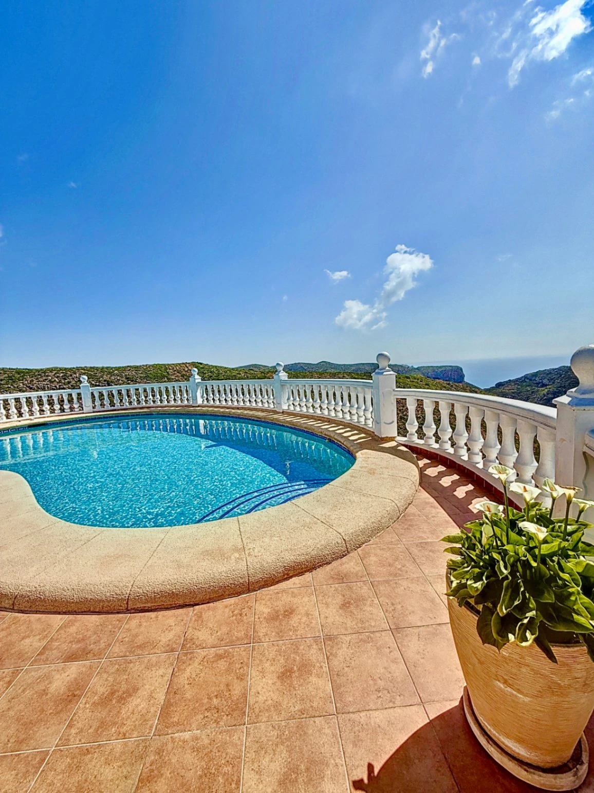 Villa de 3 dormitorios y 3 baños con vista al mar, con vistas al parque natural en Cumbre del Sol.