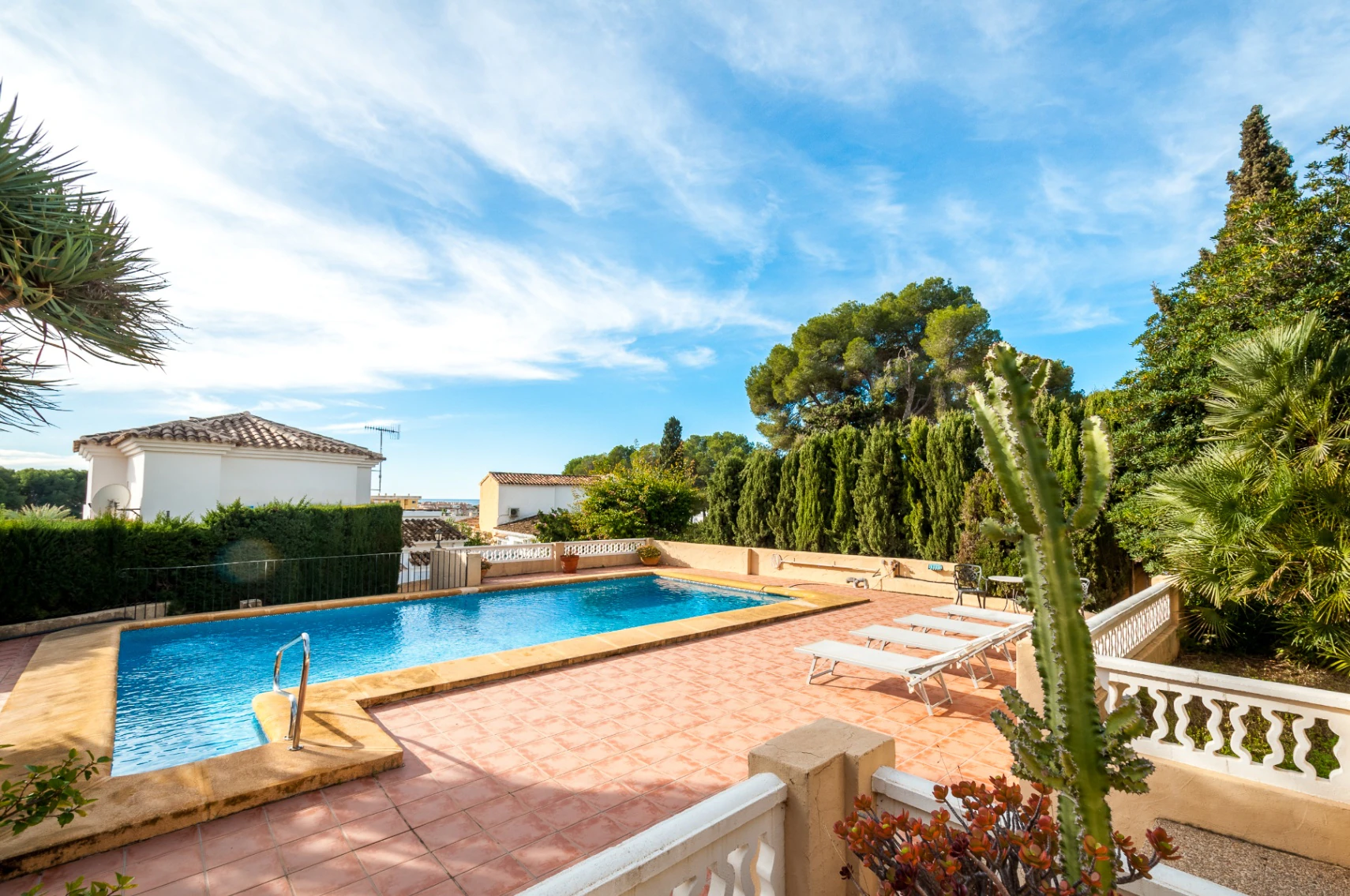 Villa con Vista al Mar en Venta en Moraira a Poca Distancia del Centro