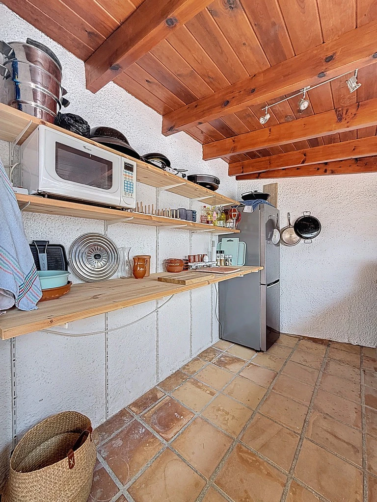Encantadora villa de 3 habitaciones en Moraira con vistas al mar.