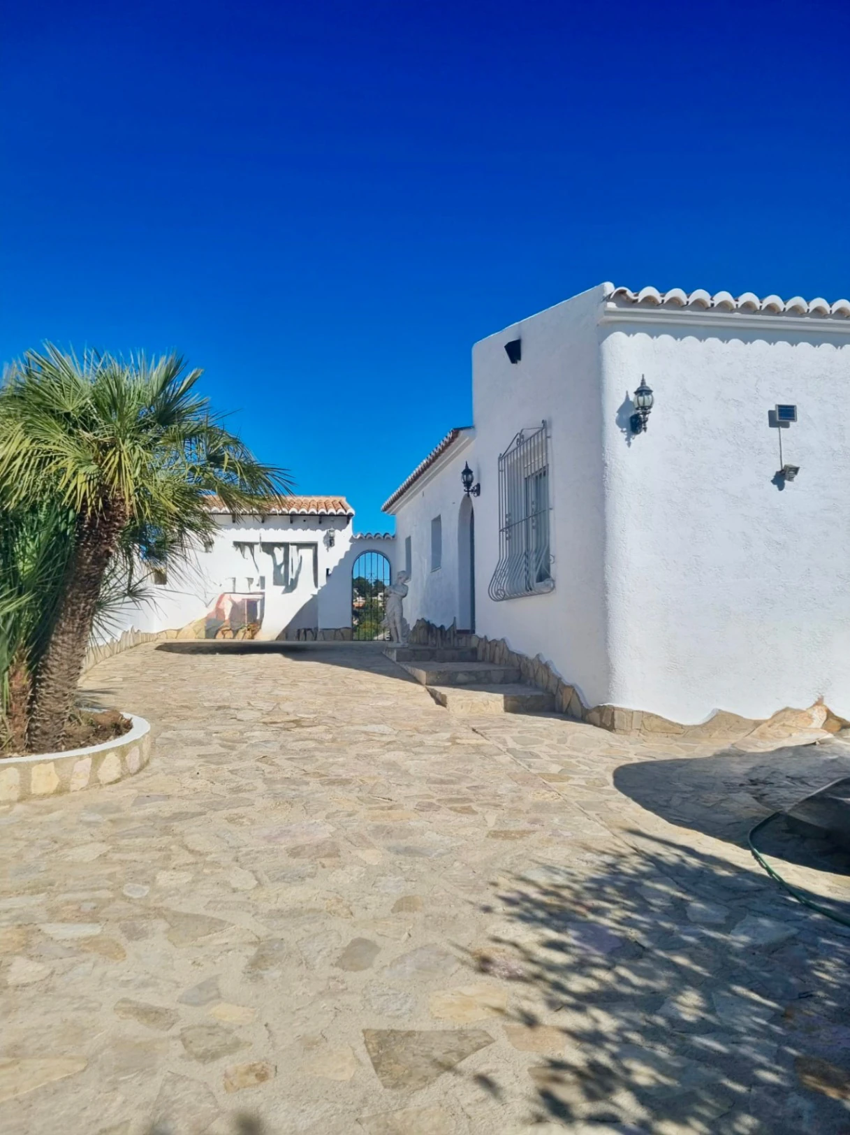 Villa de 3 dormitorios y 3 baños con vista al mar, con vistas al parque natural en Cumbre del Sol.