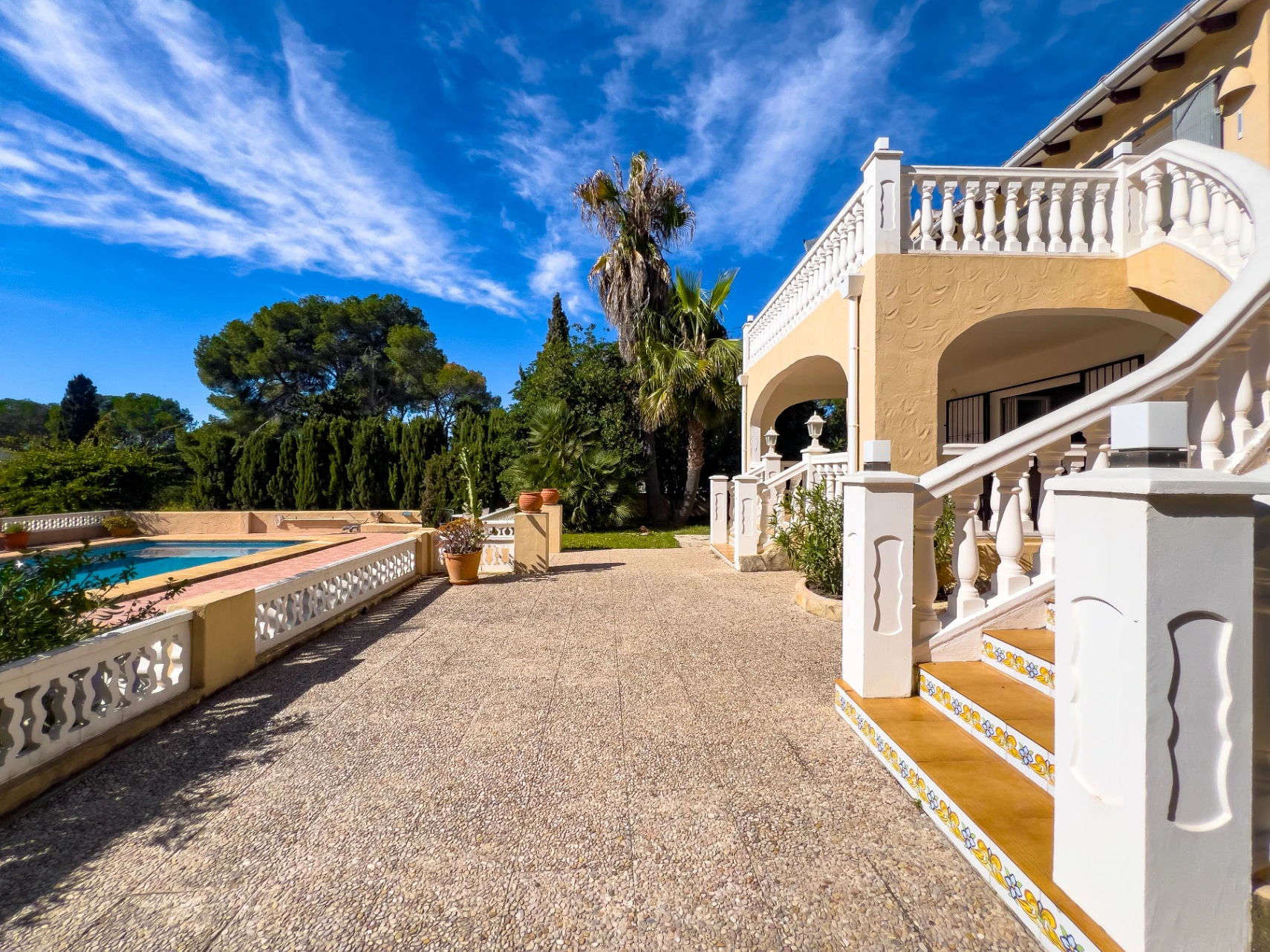 Villa con Vista al Mar en Venta en Moraira a Poca Distancia del Centro