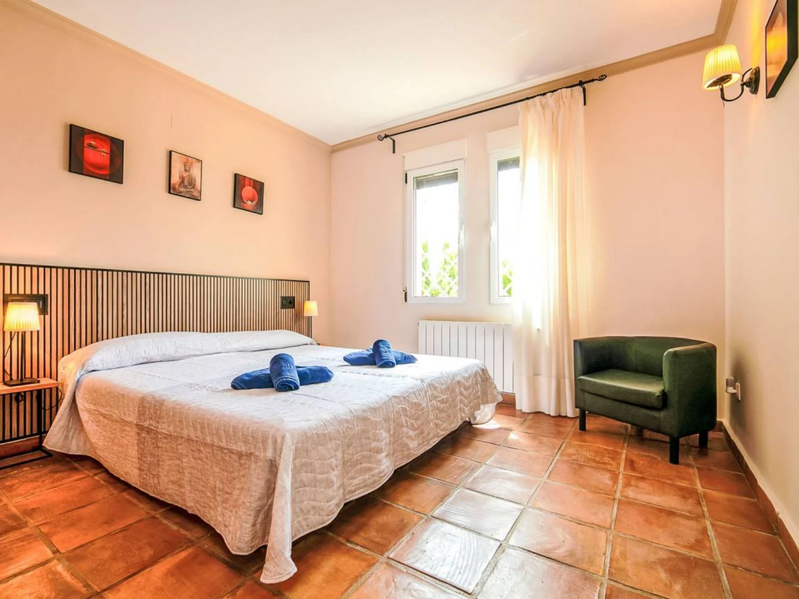 Chalet en venta de 4 dormitorios y piscina en Benissa, Alicante