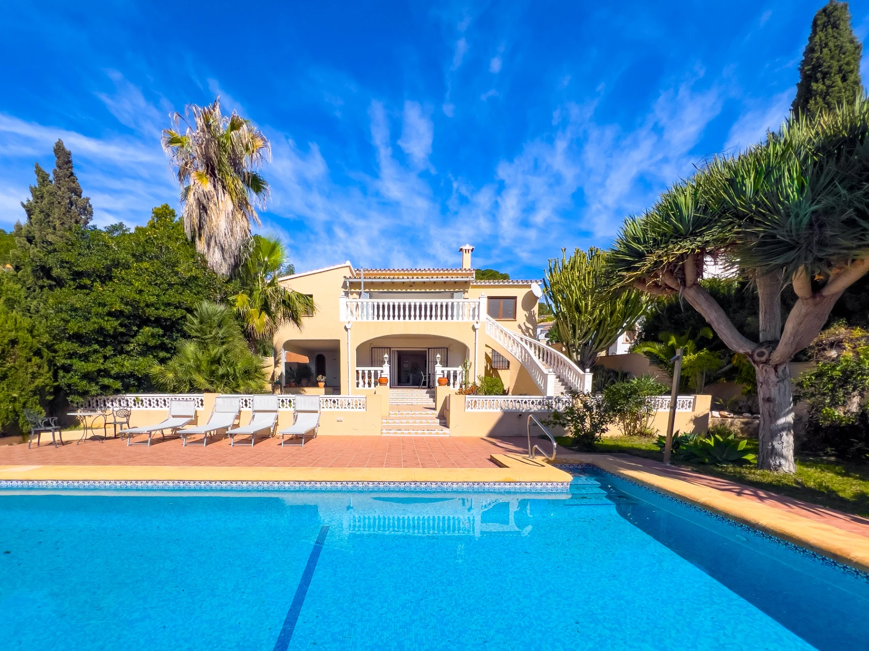 Villa con Vista al Mar en Venta en Moraira a Poca Distancia del Centro