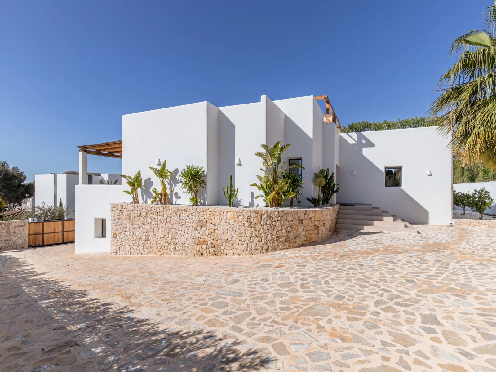 Exclusiva Villa de Lujo Estilo Ibiza a Solo 1 km del Mar en Moraira