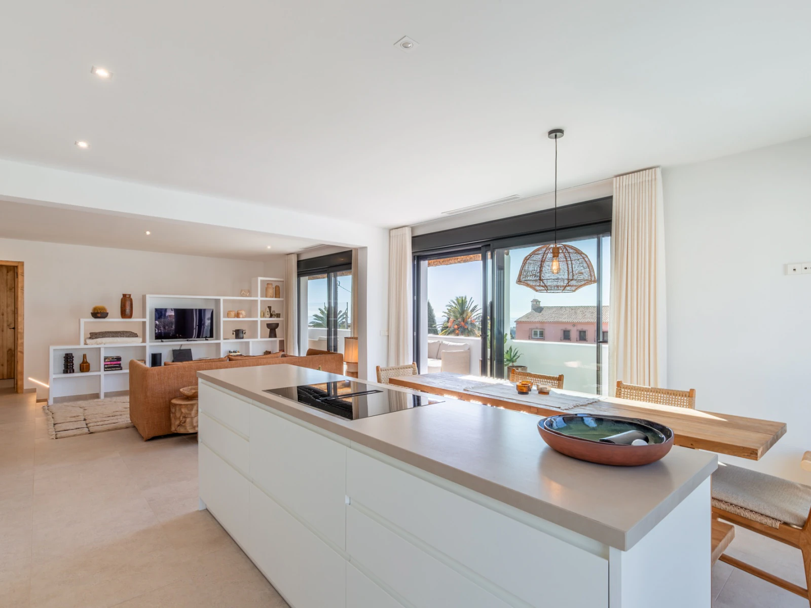 Exclusiva Villa de Lujo Estilo Ibiza a Solo 1 km del Mar en Moraira