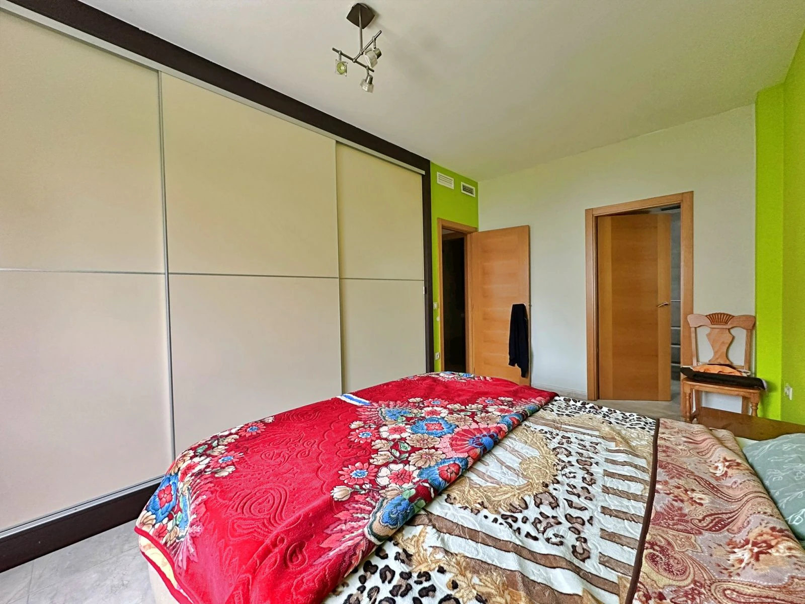 Apartamento con gran terraza en la azotea, garaje y trastero
