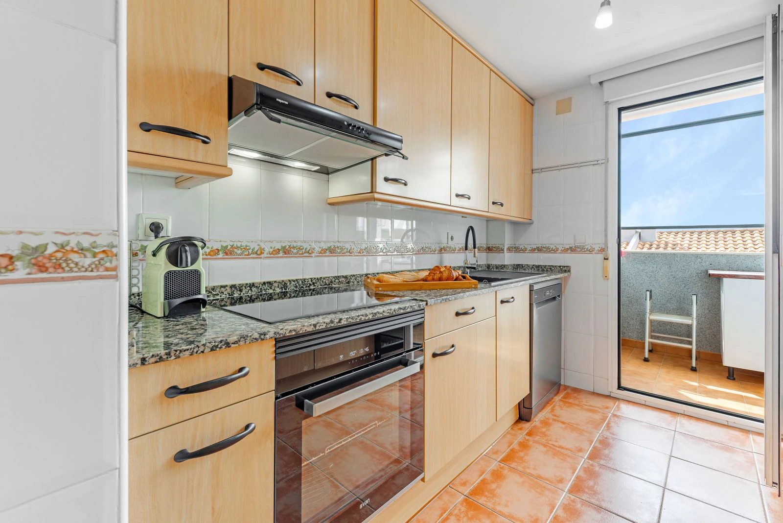 Exclusivo ático con gran terraza privada cerca de la playa y servicios en Jávea