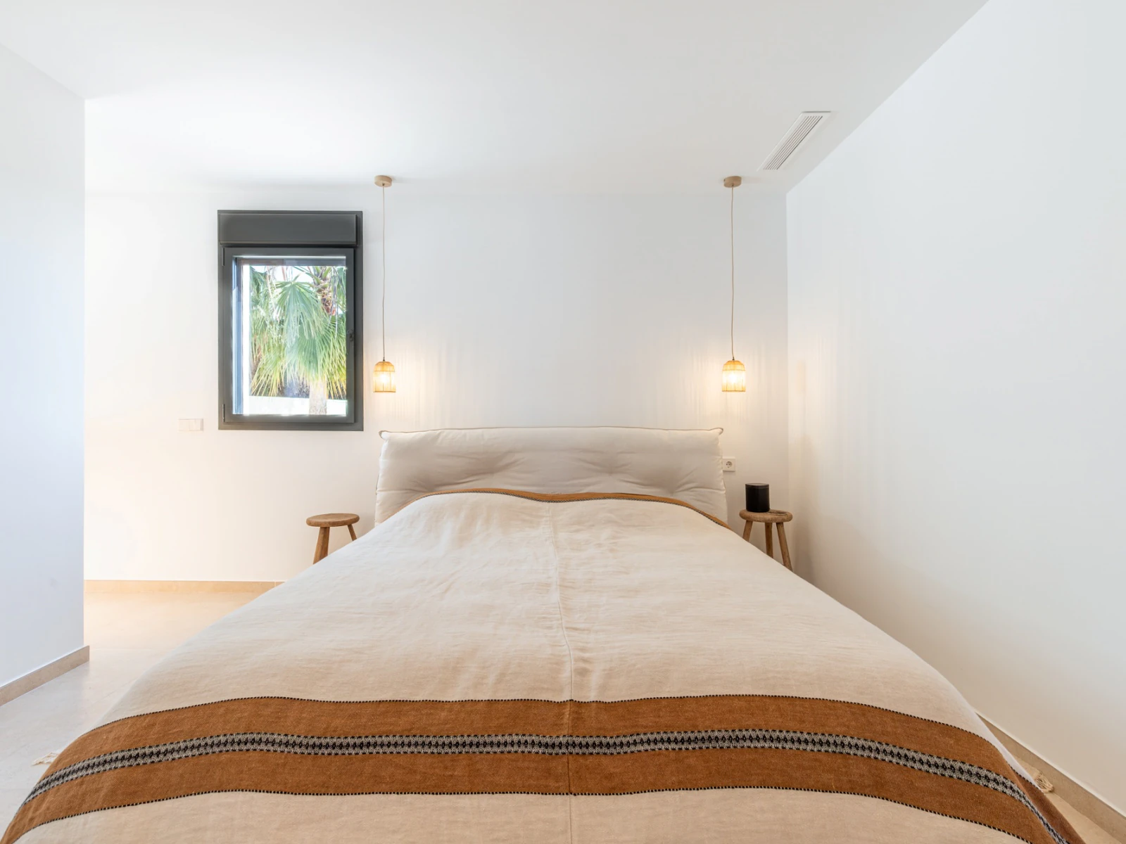 Exclusiva Villa de Lujo Estilo Ibiza a Solo 1 km del Mar en Moraira