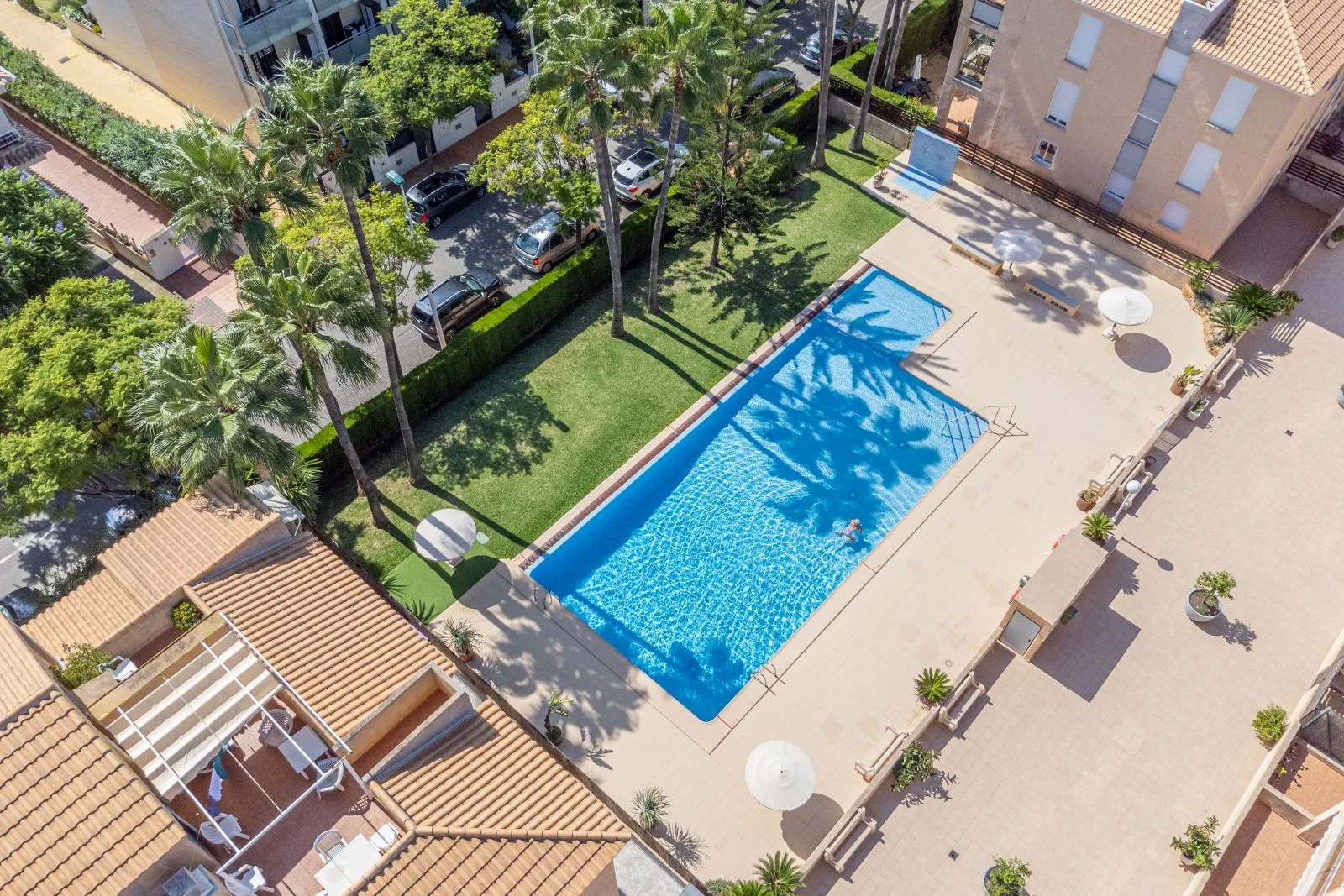 Exclusivo ático con gran terraza privada cerca de la playa y servicios en Jávea