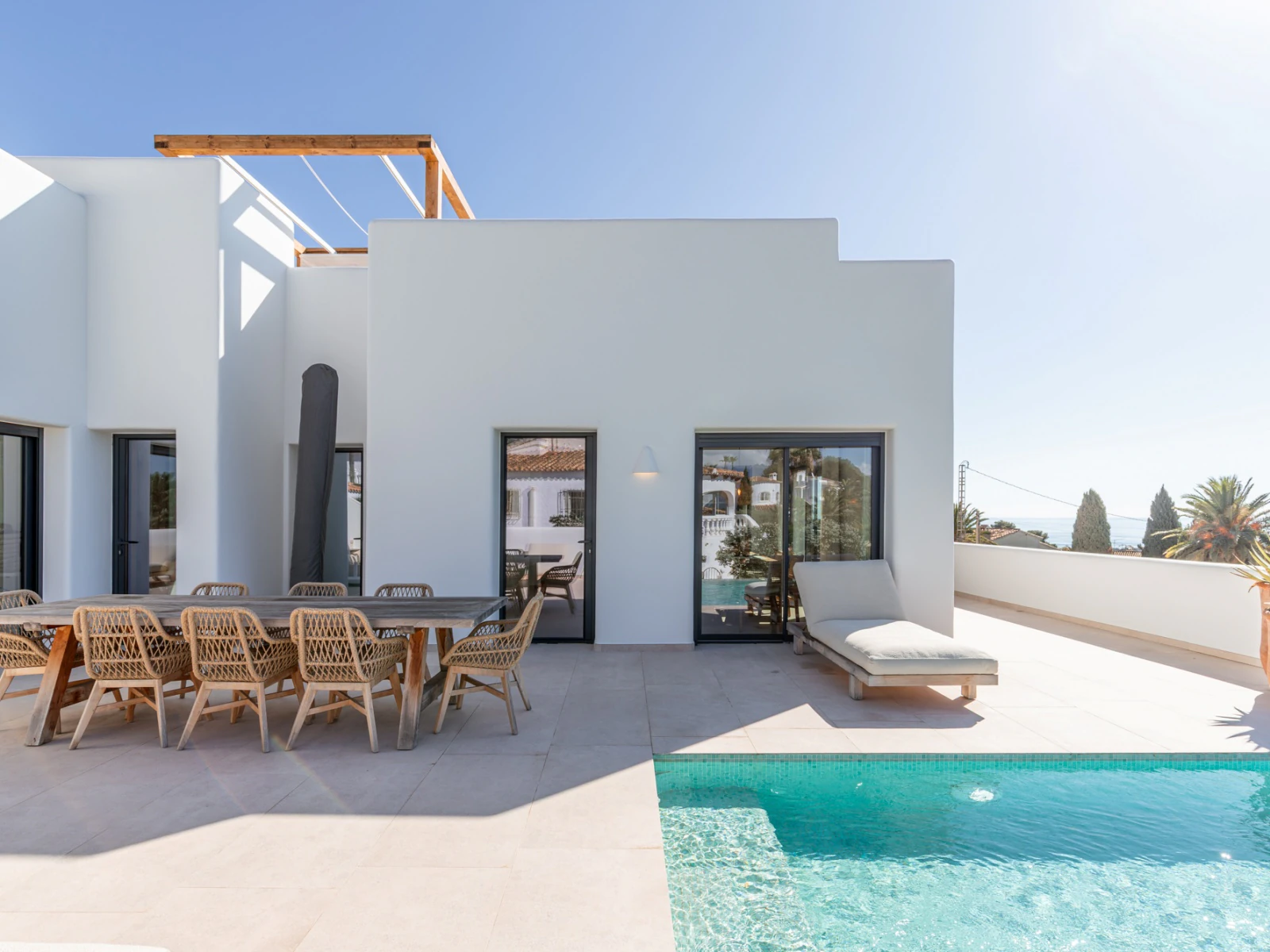 Exclusiva Villa de Lujo Estilo Ibiza a Solo 1 km del Mar en Moraira