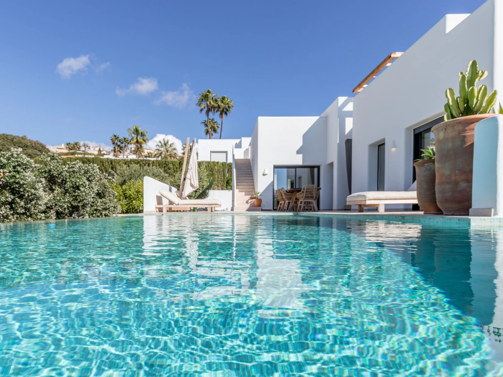 Exclusiva Villa de Lujo Estilo Ibiza a Solo 1 km del Mar en Moraira