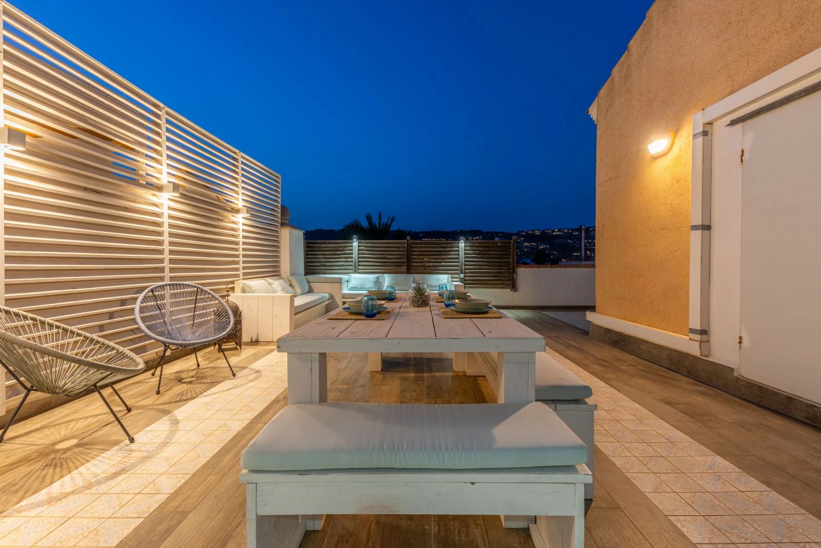 Exclusivo ático con gran terraza privada cerca de la playa y servicios en Jávea