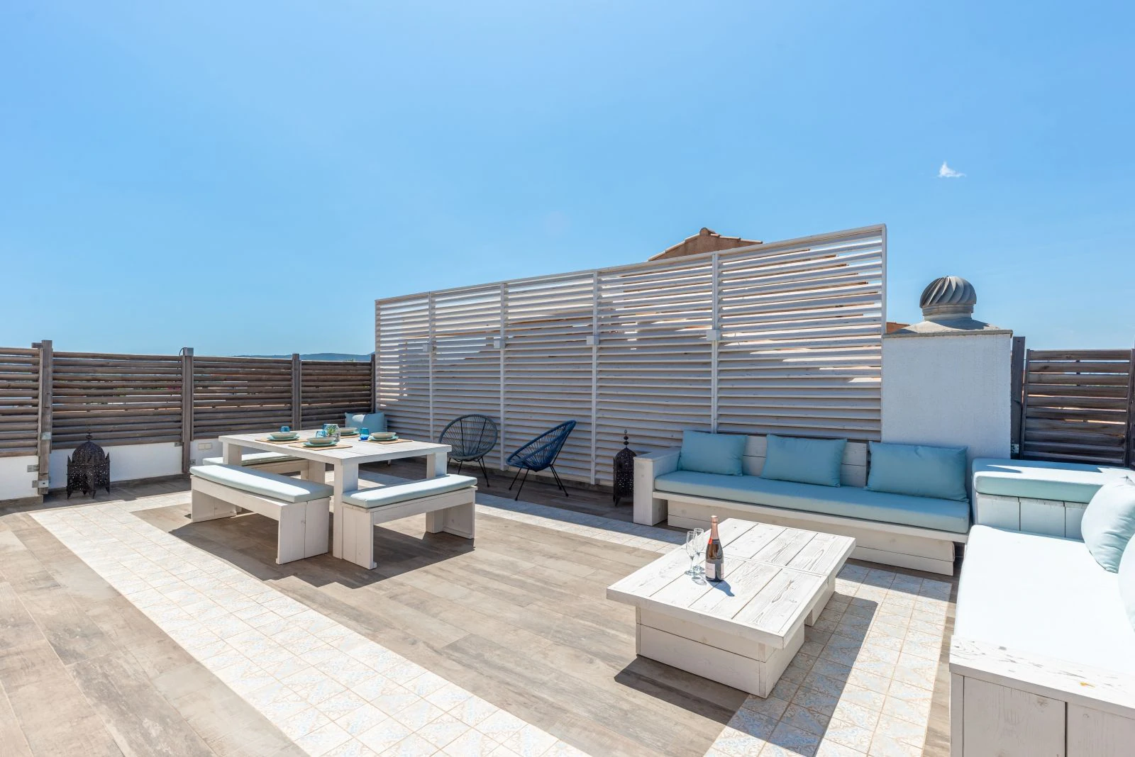 Exclusivo ático con gran terraza privada cerca de la playa y servicios en Jávea