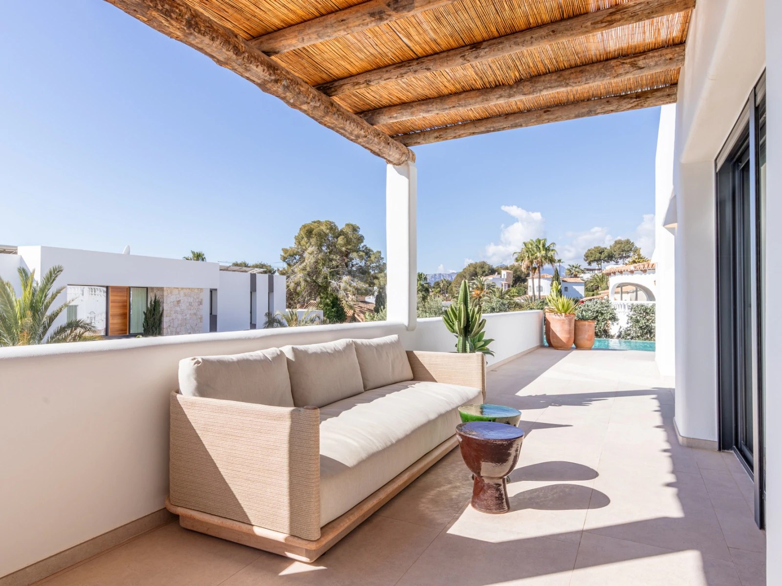 Exclusiva Villa de Lujo Estilo Ibiza a Solo 1 km del Mar en Moraira