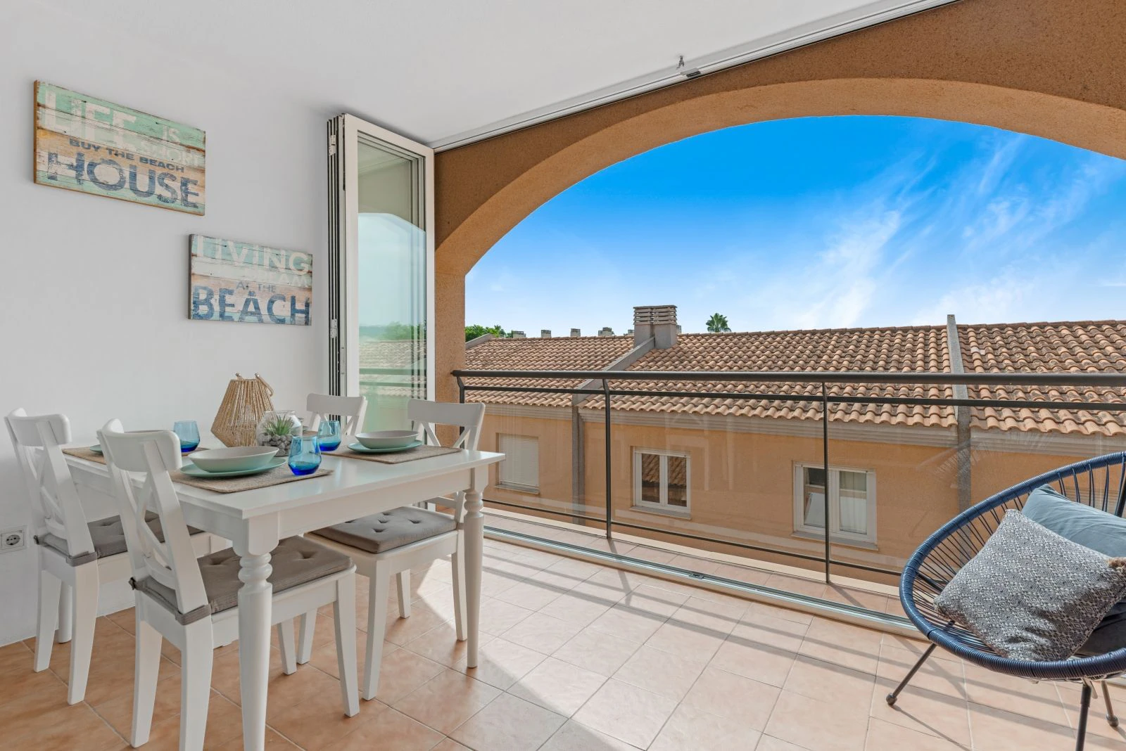 Exclusivo ático con gran terraza privada cerca de la playa y servicios en Jávea