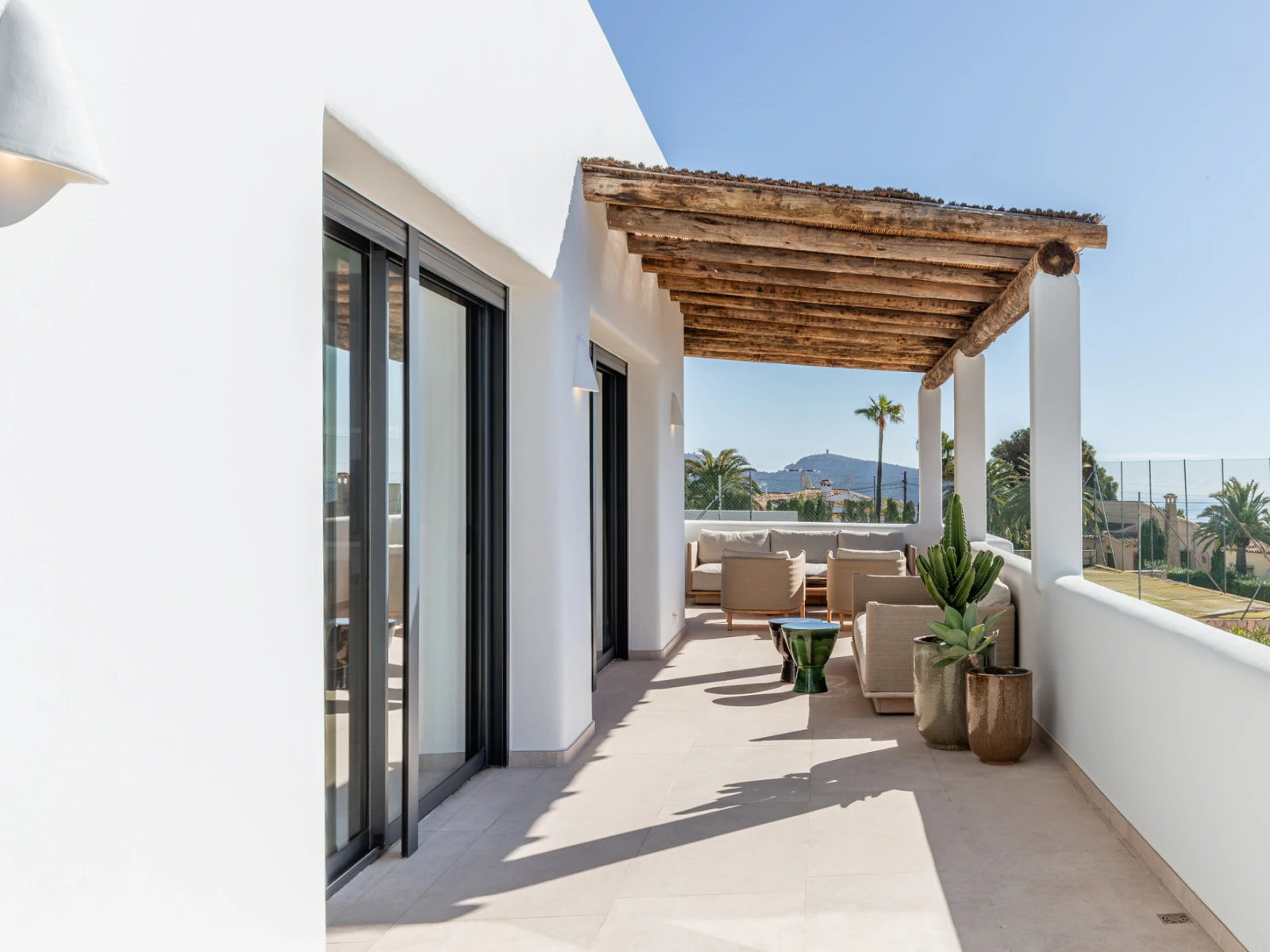 Exclusiva Villa de Lujo Estilo Ibiza a Solo 1 km del Mar en Moraira