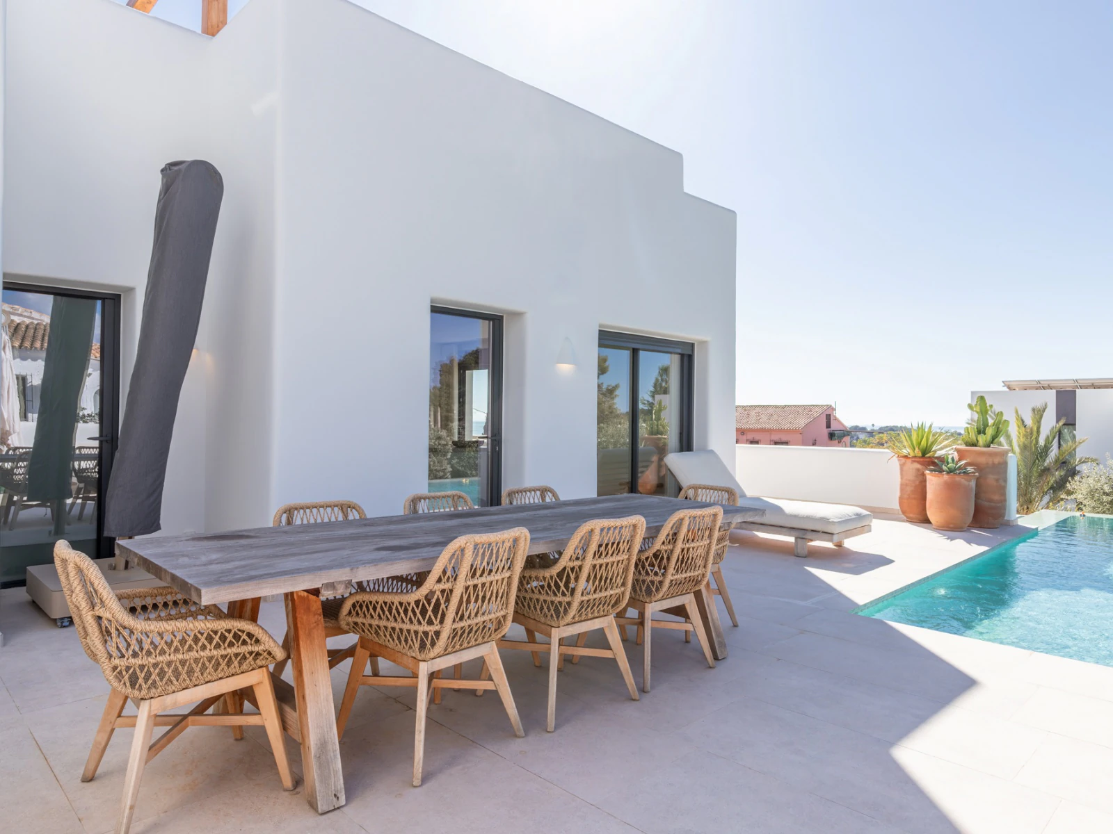 Exclusiva Villa de Lujo Estilo Ibiza a Solo 1 km del Mar en Moraira