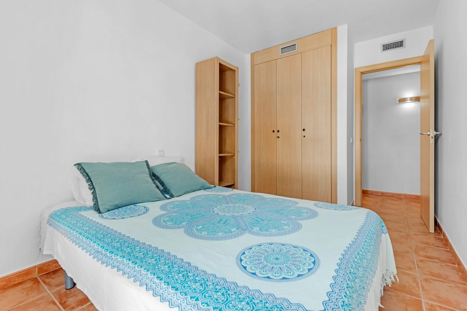 Exclusivo ático con gran terraza privada cerca de la playa y servicios en Jávea