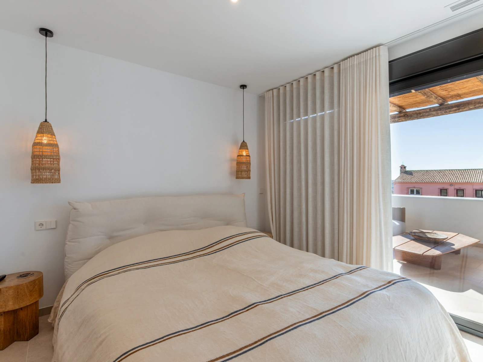 Exclusiva Villa de Lujo Estilo Ibiza a Solo 1 km del Mar en Moraira