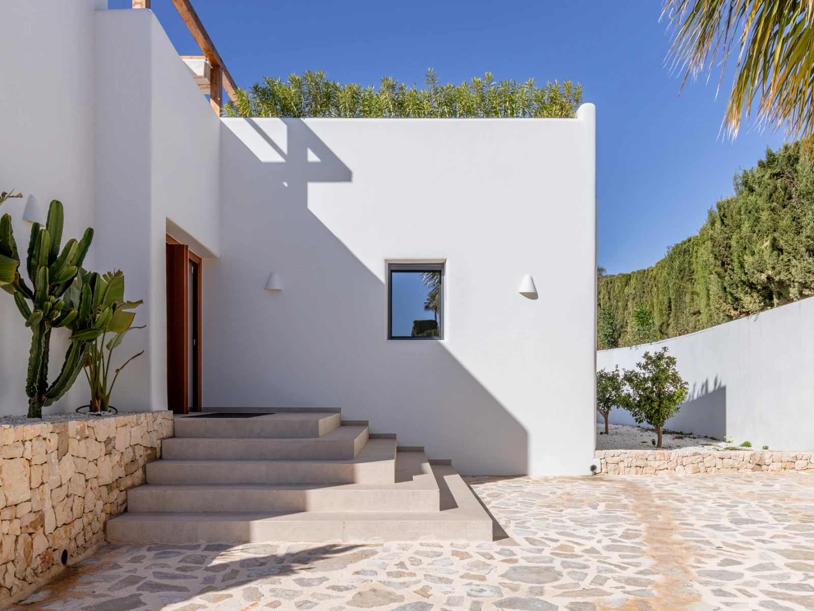 Exclusiva Villa de Lujo Estilo Ibiza a Solo 1 km del Mar en Moraira
