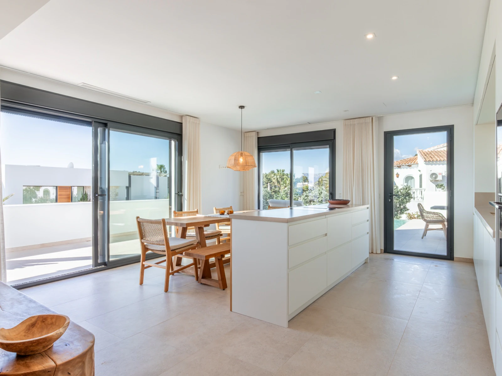 Exclusiva Villa de Lujo Estilo Ibiza a Solo 1 km del Mar en Moraira