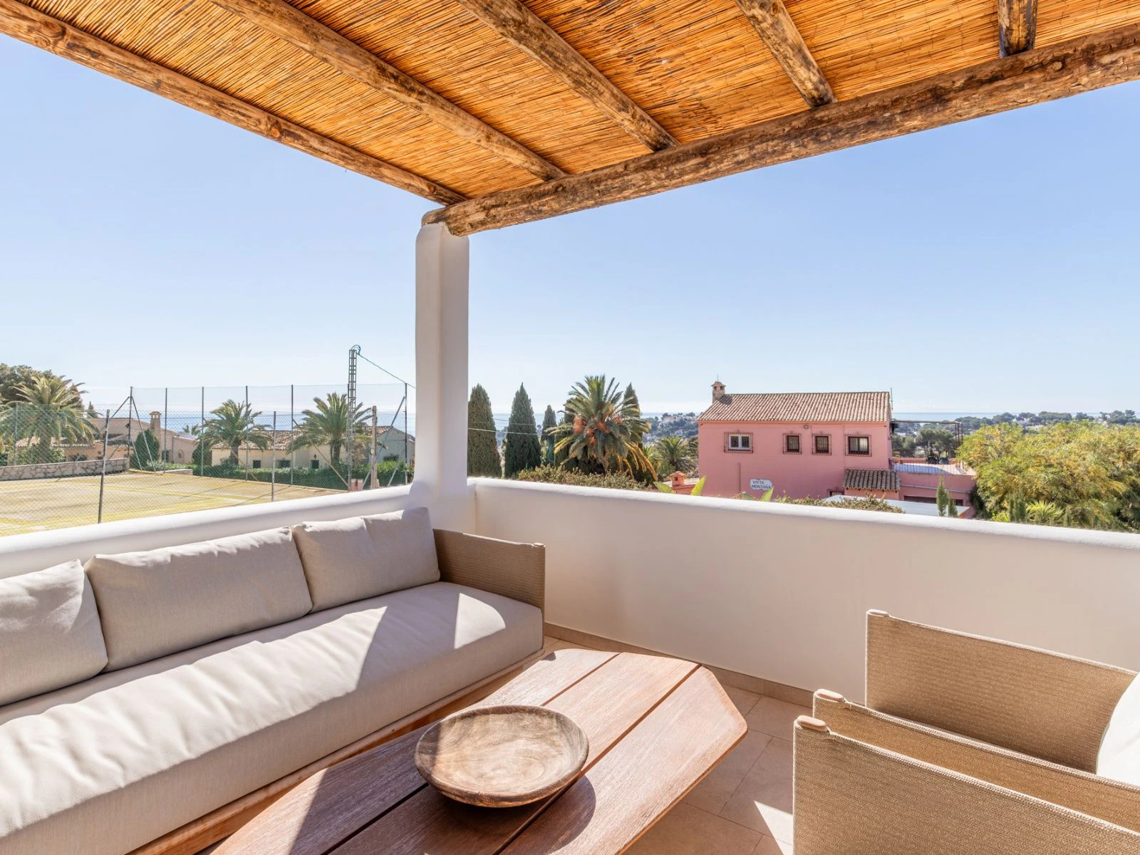 Exclusiva Villa de Lujo Estilo Ibiza a Solo 1 km del Mar en Moraira
