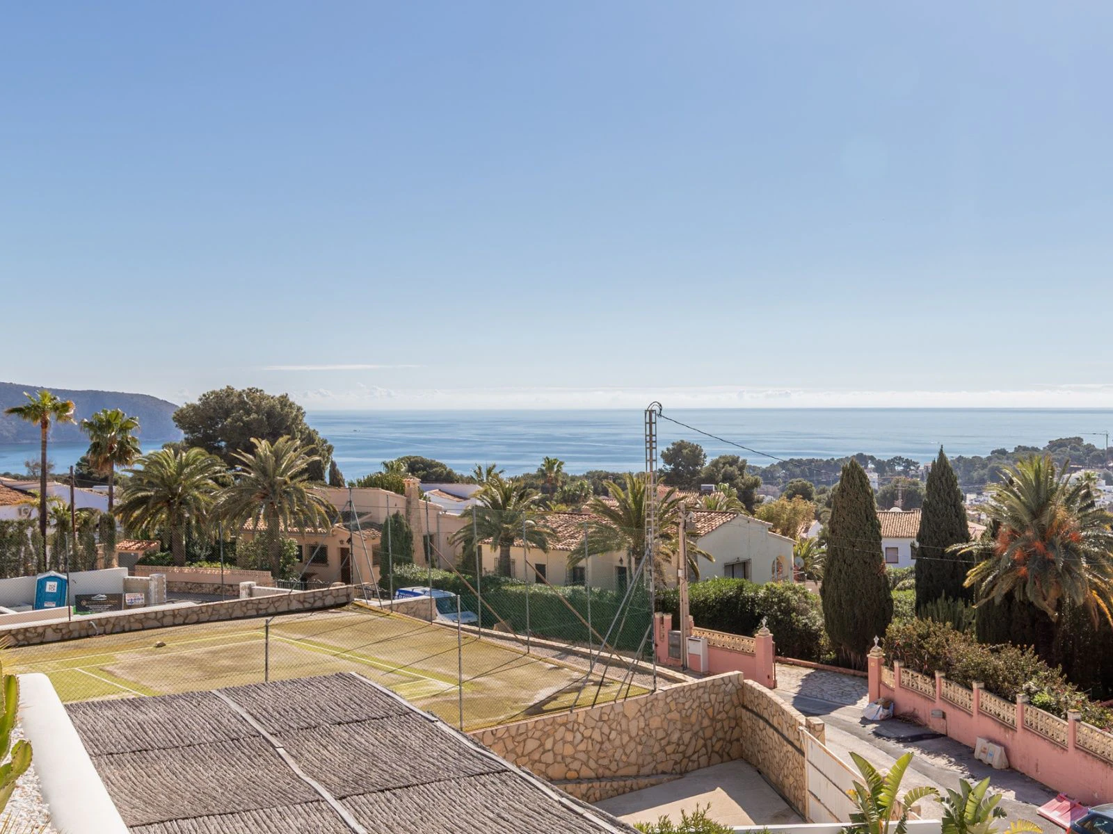 Exclusiva Villa de Lujo Estilo Ibiza a Solo 1 km del Mar en Moraira