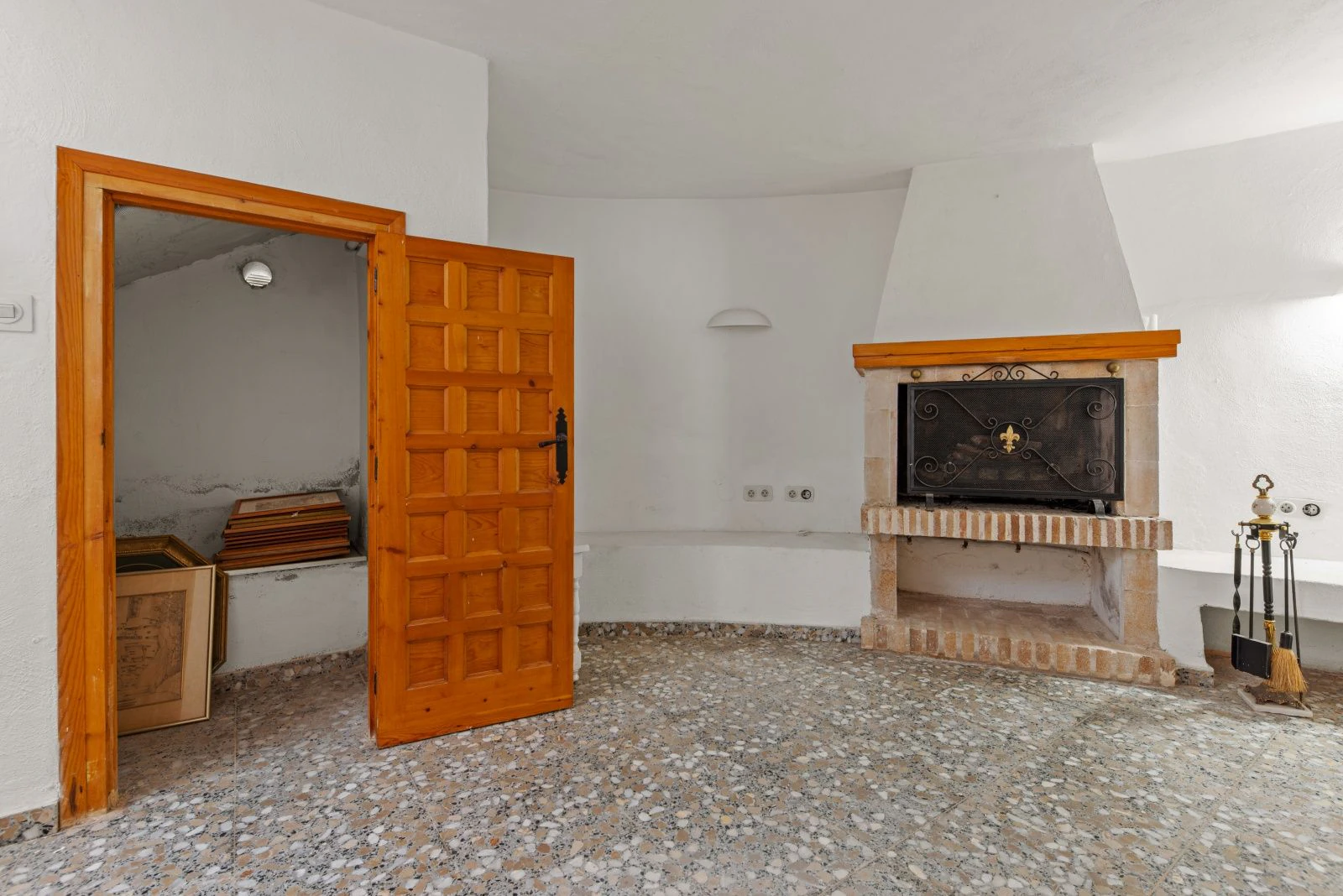Villa con mucho potencial, privacidad, vistas abiertas y sol todo el día