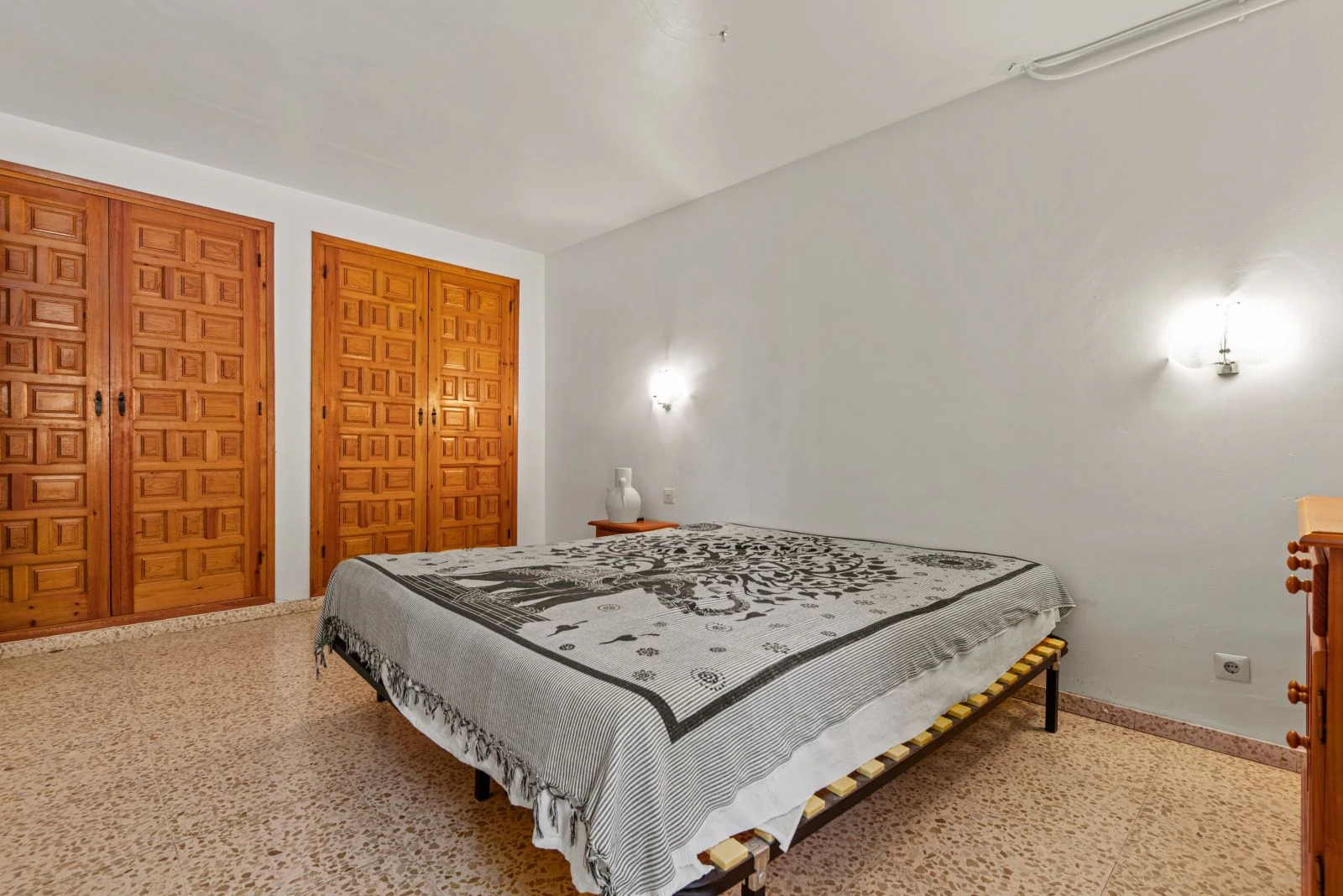 Villa con mucho potencial, privacidad, vistas abiertas y sol todo el día