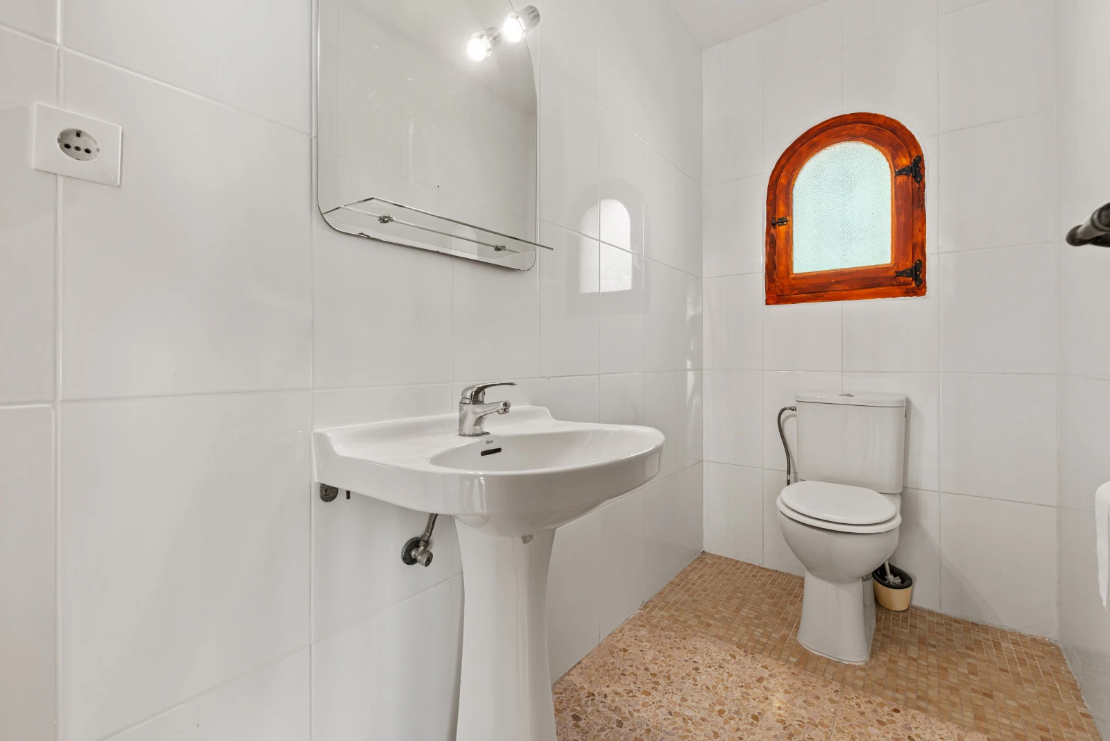 Villa con mucho potencial, privacidad, vistas abiertas y sol todo el día