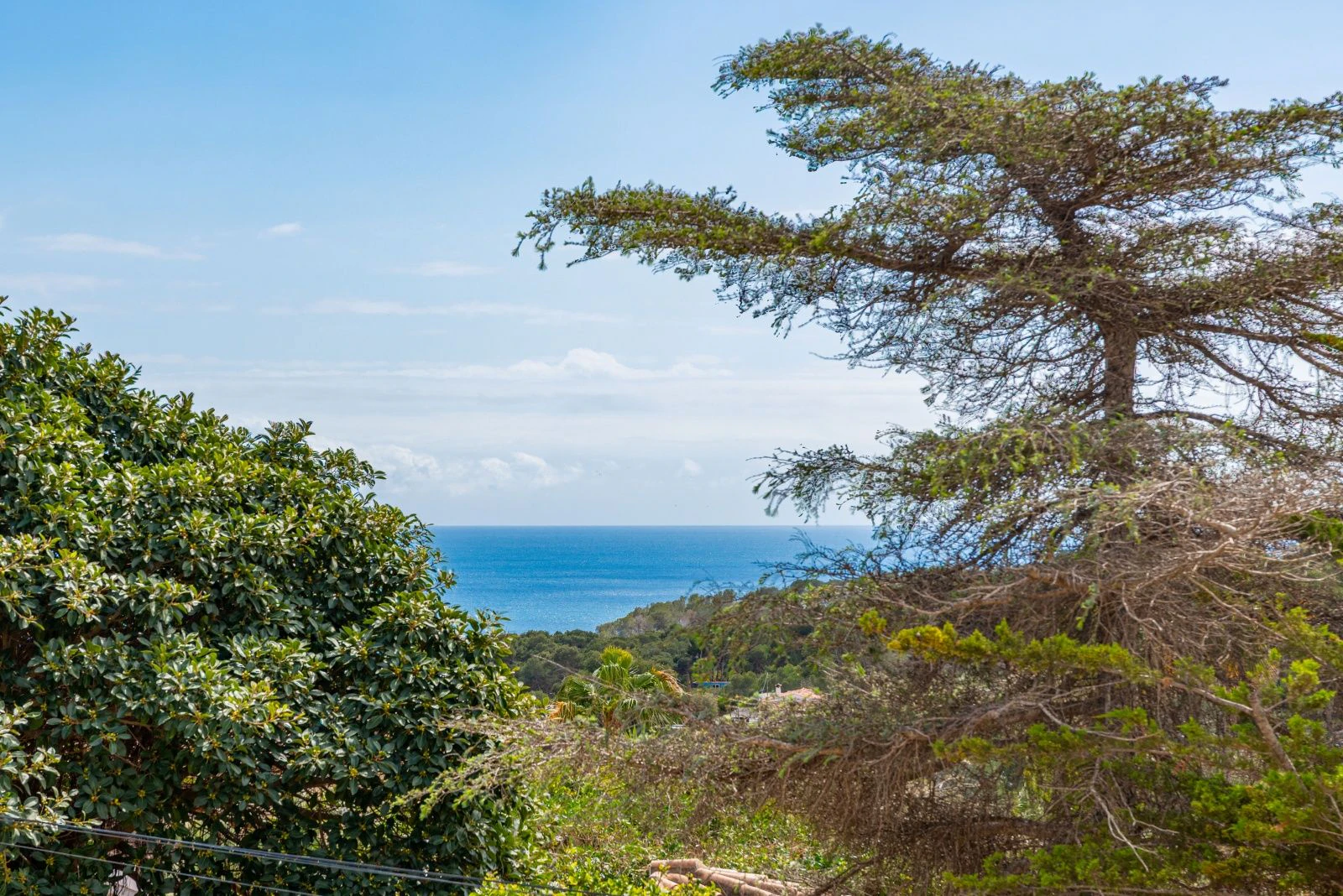 Villa con mucho potencial, privacidad, vistas abiertas y sol todo el día