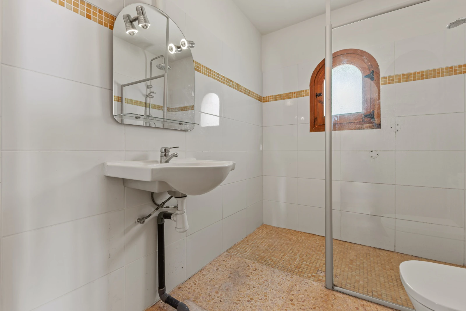 Villa con mucho potencial, privacidad, vistas abiertas y sol todo el día