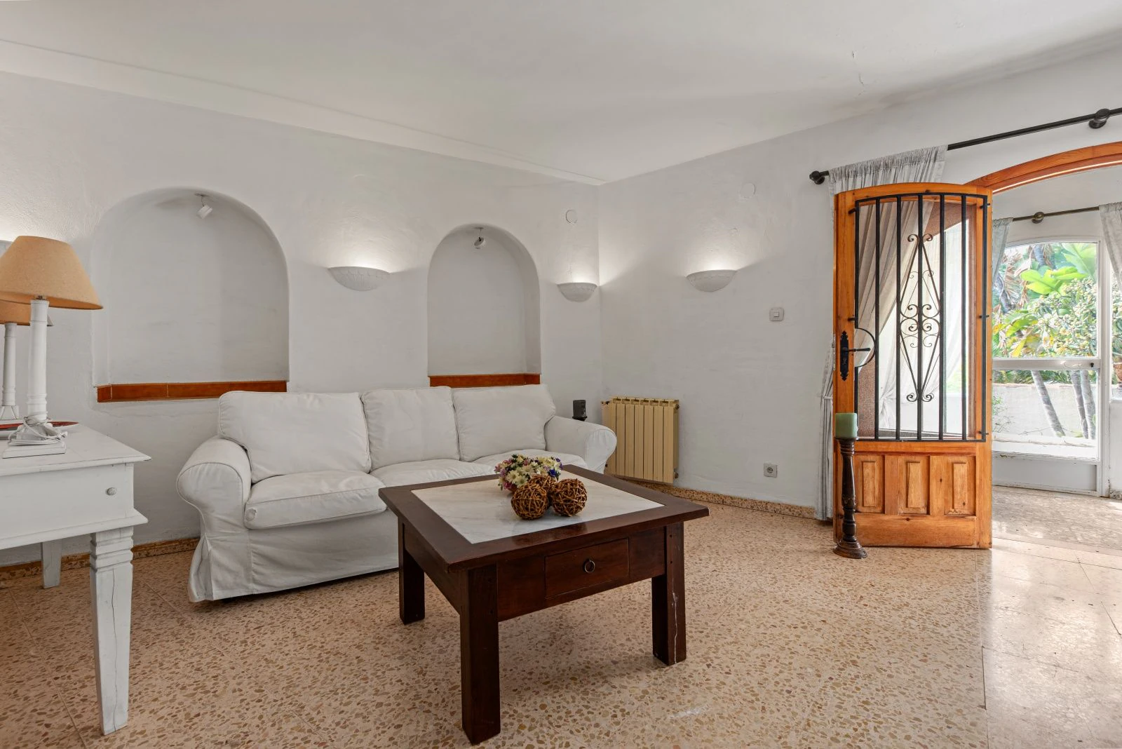 Villa con mucho potencial, privacidad, vistas abiertas y sol todo el día