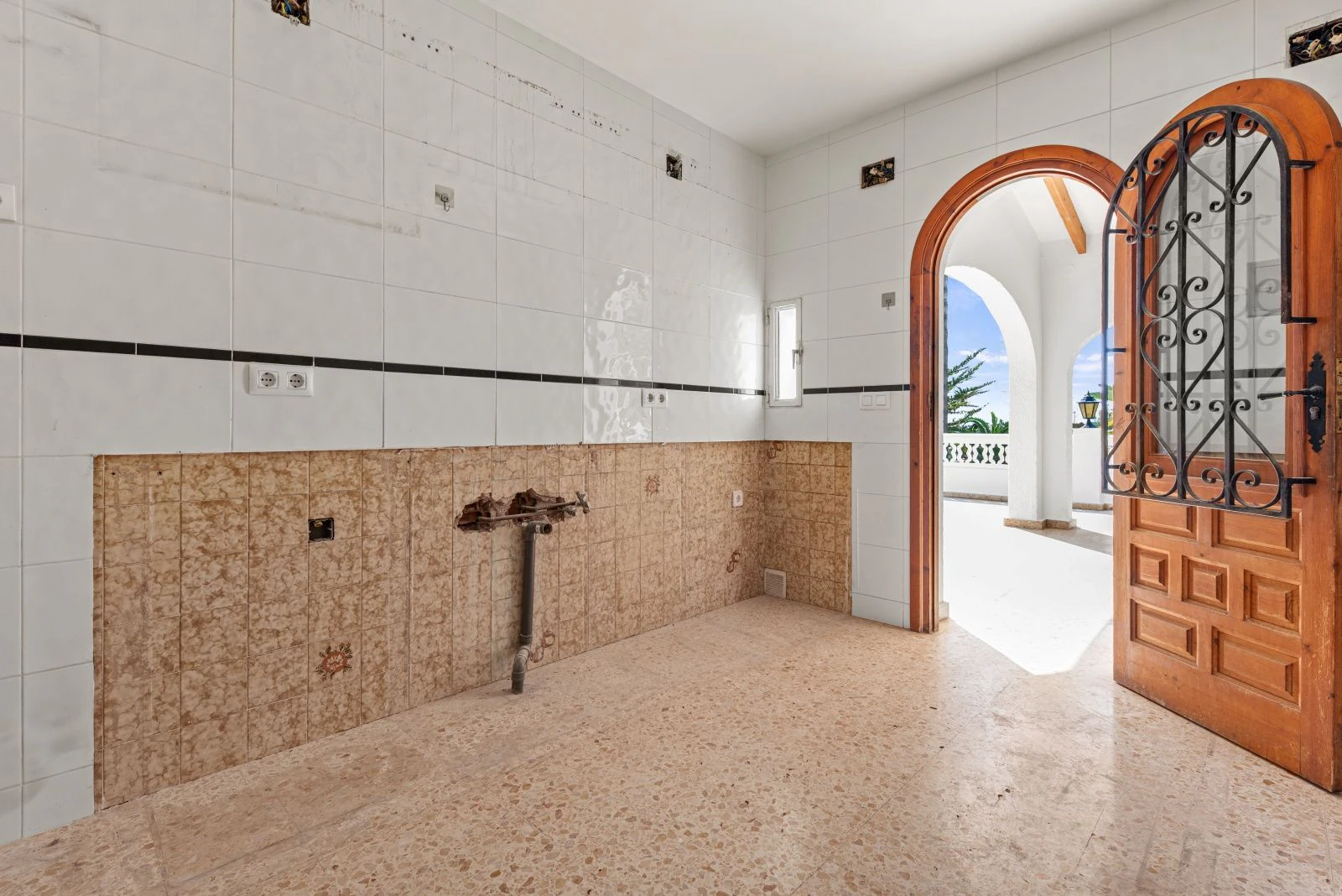 Villa con mucho potencial, privacidad, vistas abiertas y sol todo el día